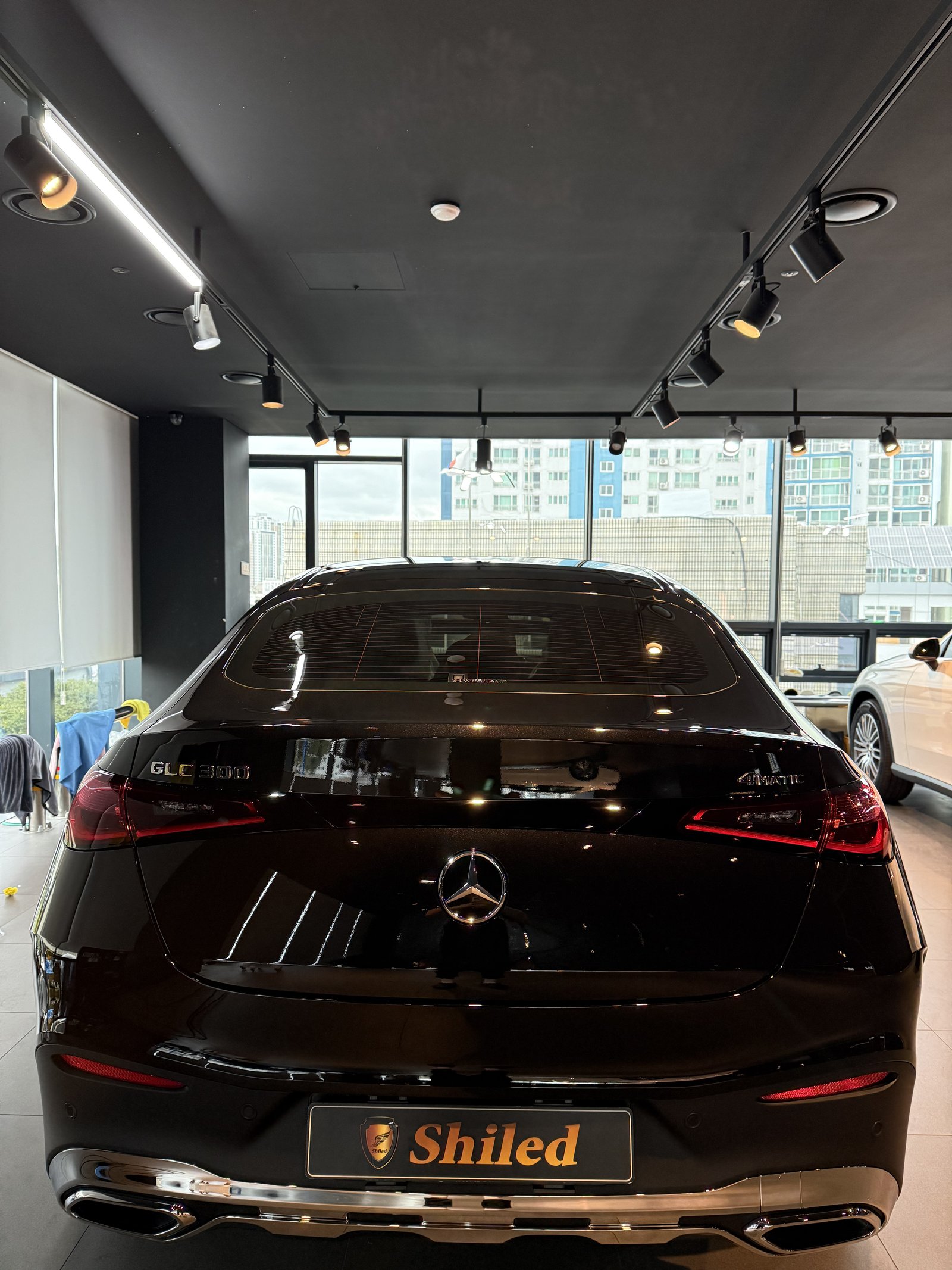 벤츠 GLC300 검정 신차 후면 - 부산 쉴드광택 신차코팅