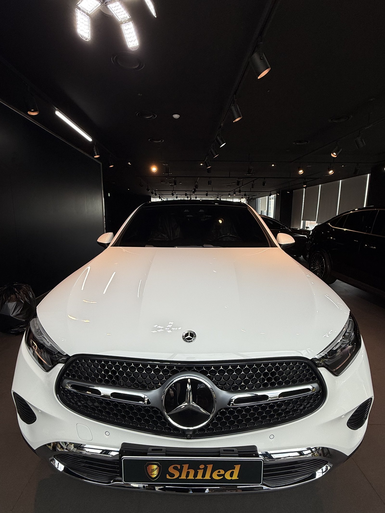 벤츠 GLC300 백색 신차 F5 유리막코팅 - 부산 쉴드광택 전면