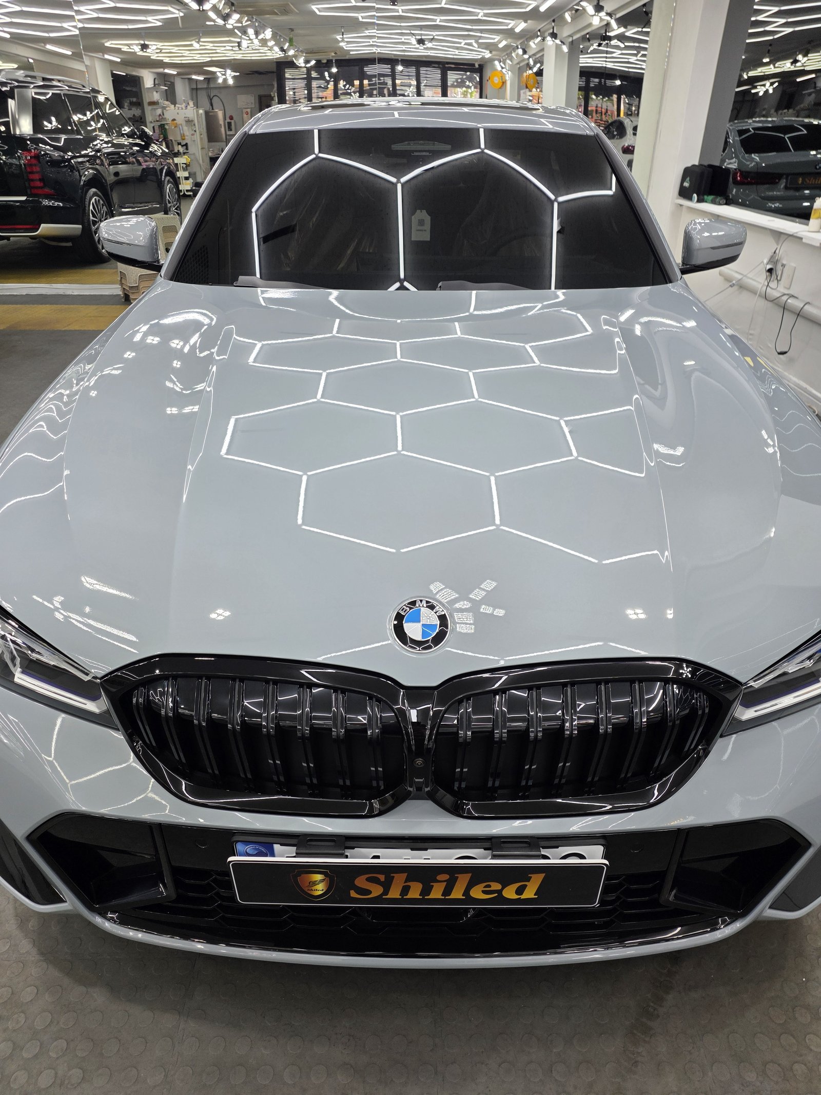 BMW 320i 그레이 전측면 그릴 - 부산 유리막코팅 F5