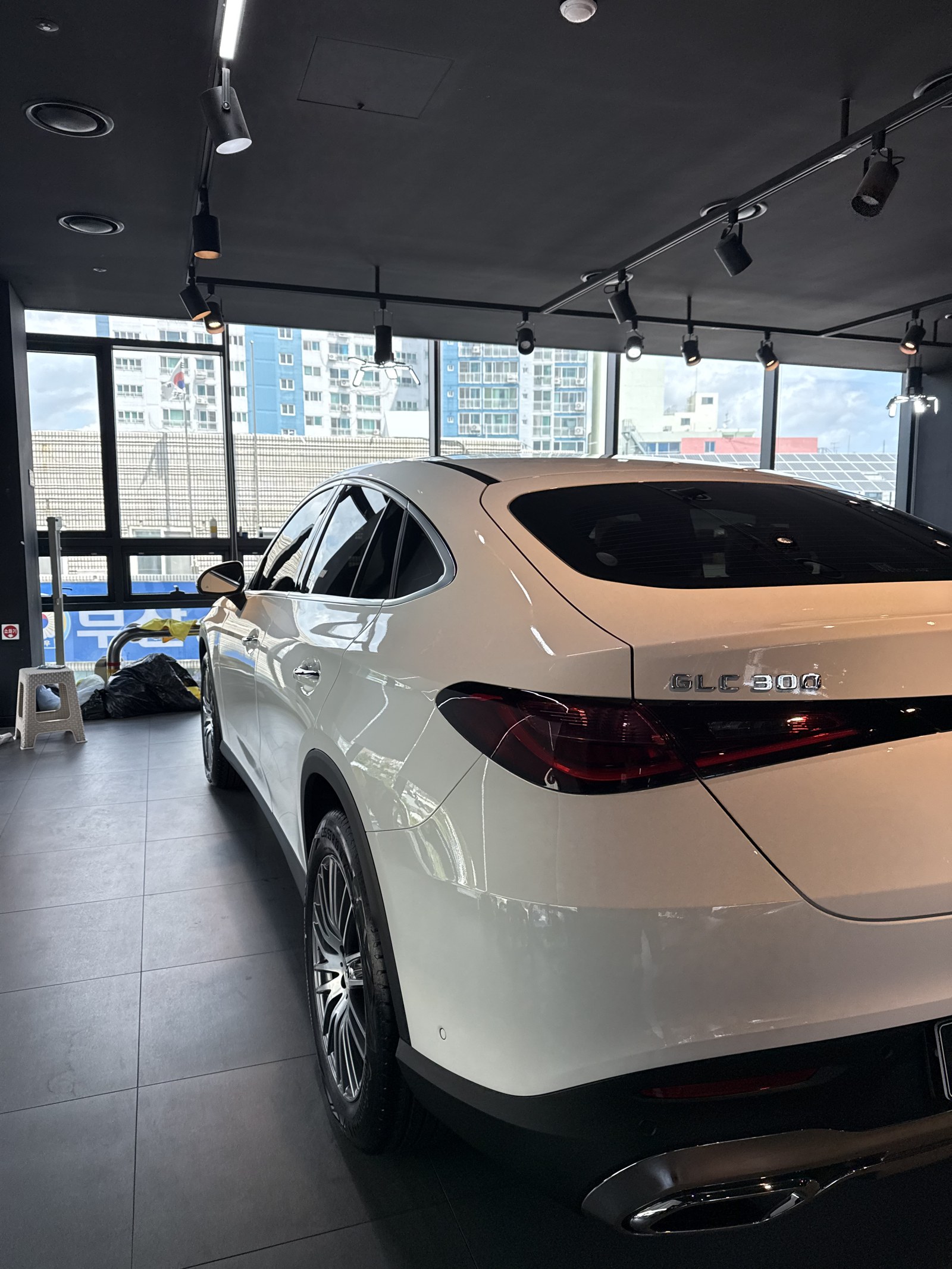 벤츠 GLC300 쿠페 백색 신차 측면 - 부산 유리막코팅 대연동