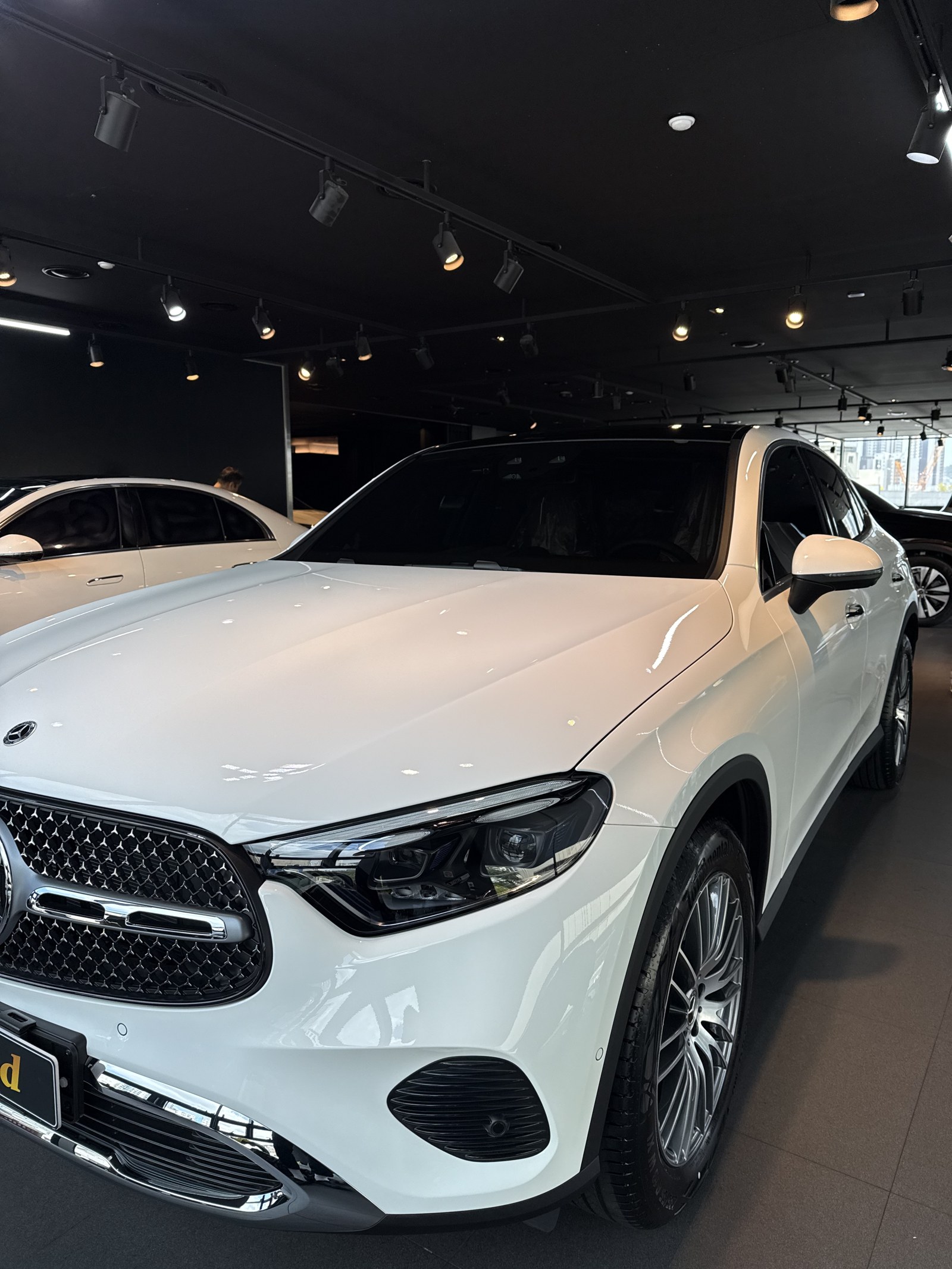 벤츠 GLC300 쿠페 백색 신차 정측면 - 부산 쉴드광택