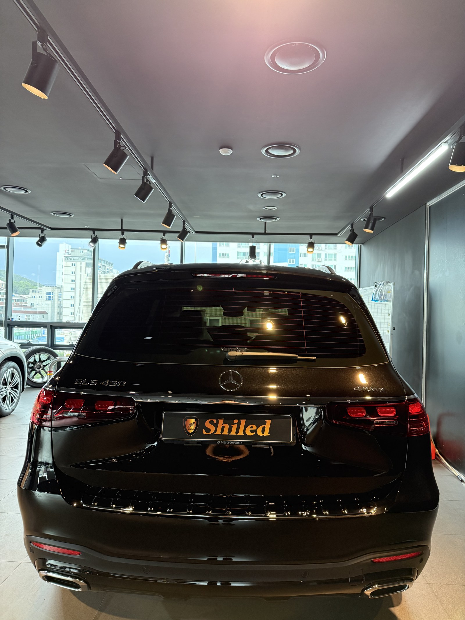 벤츠 GLS450 검정 신차 후면 - 부산 유리막코팅