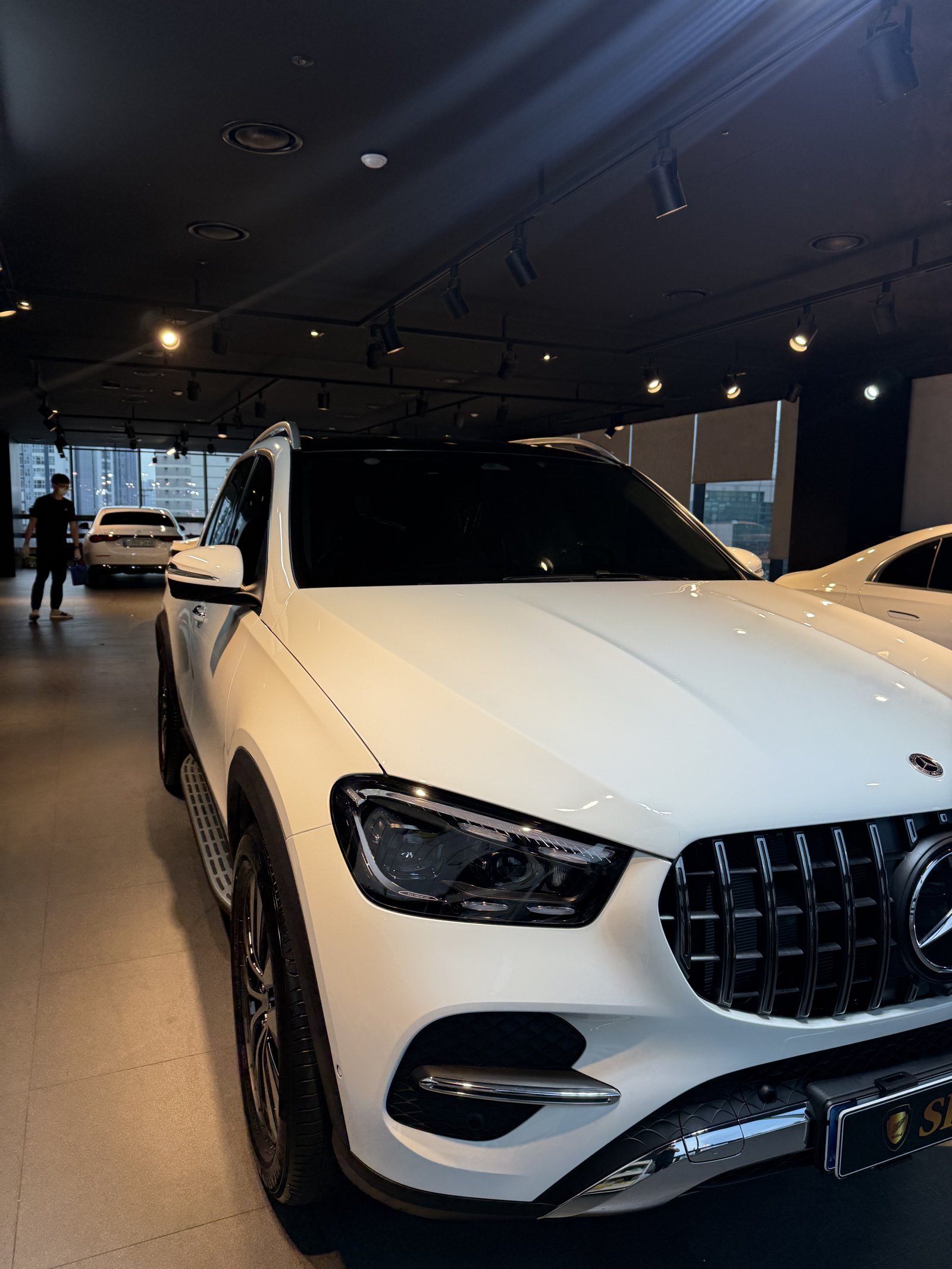 벤츠 GLE350 백색 신차 전측면 - 부산 유리막코팅 F5