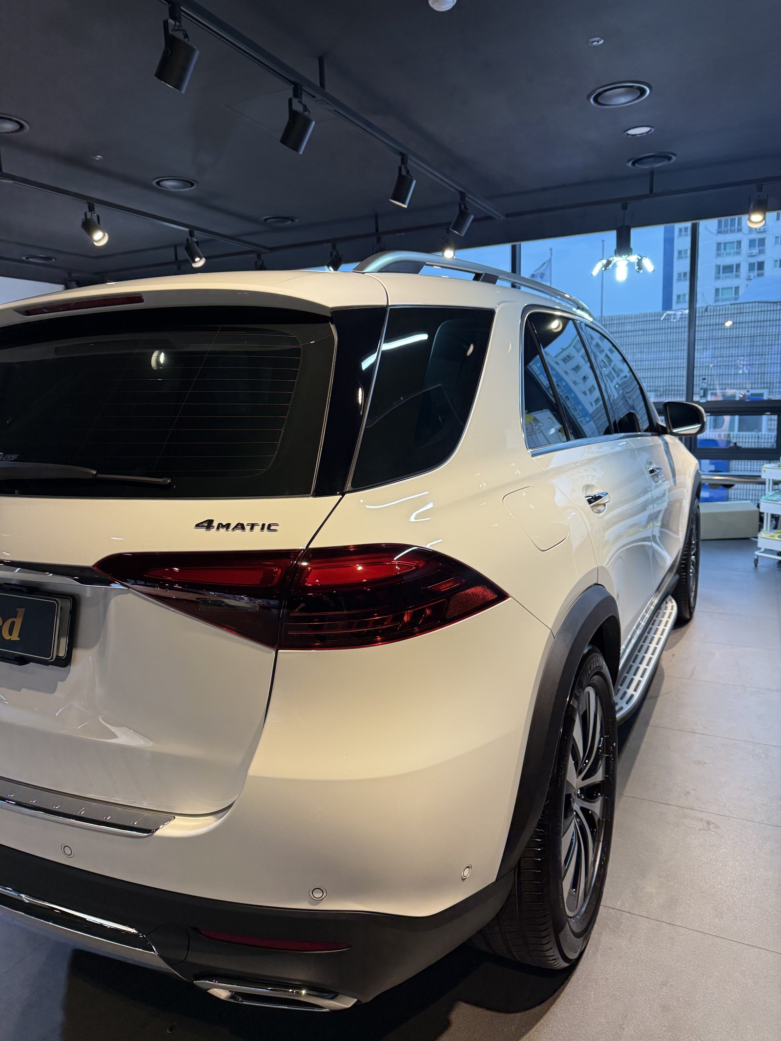 벤츠 GLE350 백색 신차 후면 - 부산 쉴드광택