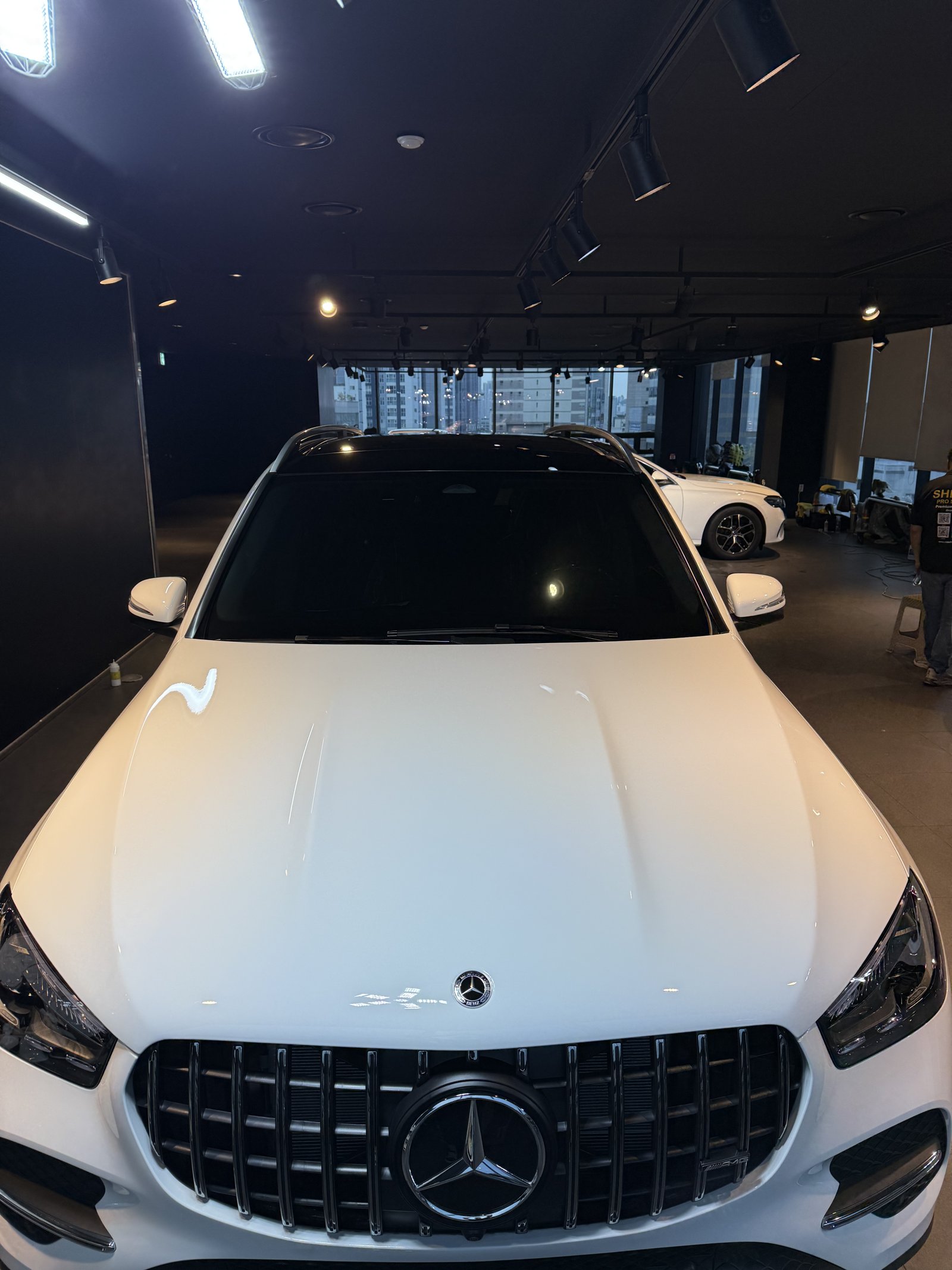 벤츠 GLE350 백색 신차 정면 - 부산 쉴드광택