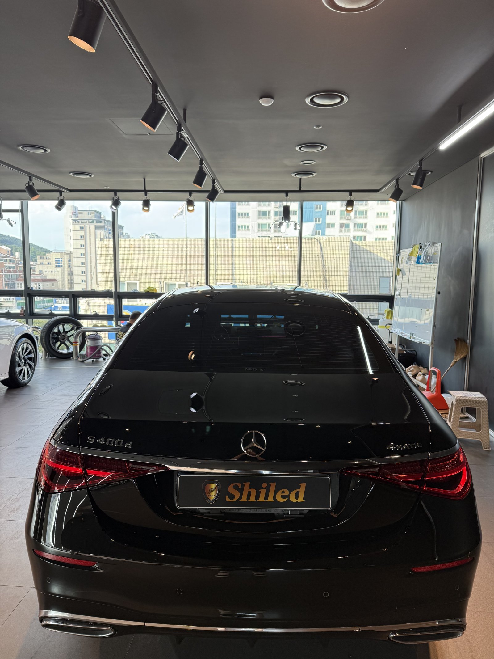 벤츠 S400 검정 신차 후측면 - 유리막코팅
