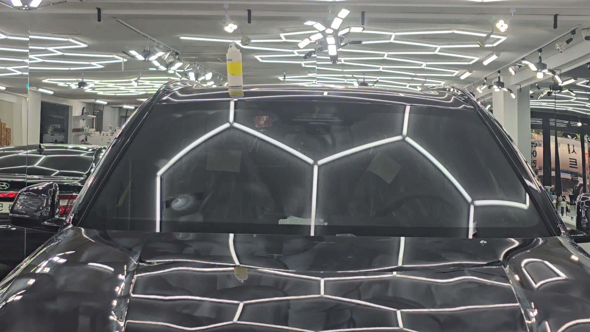 유막 제거를 마친 BMW X5 앞유리 - 부산 쉴드광택