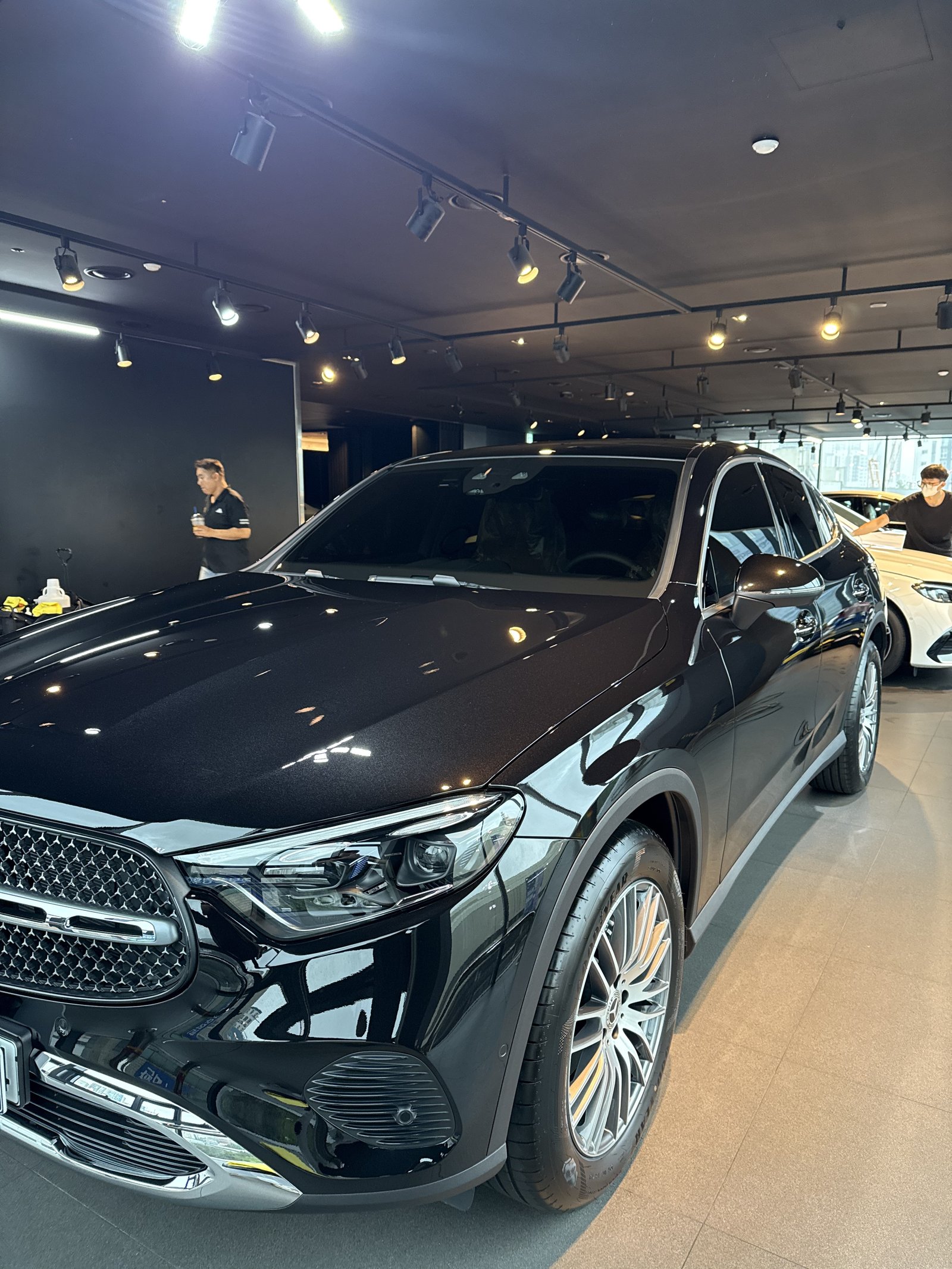 벤츠 GLC300 검정 신차 측면 전체 - 부산 유리막코팅