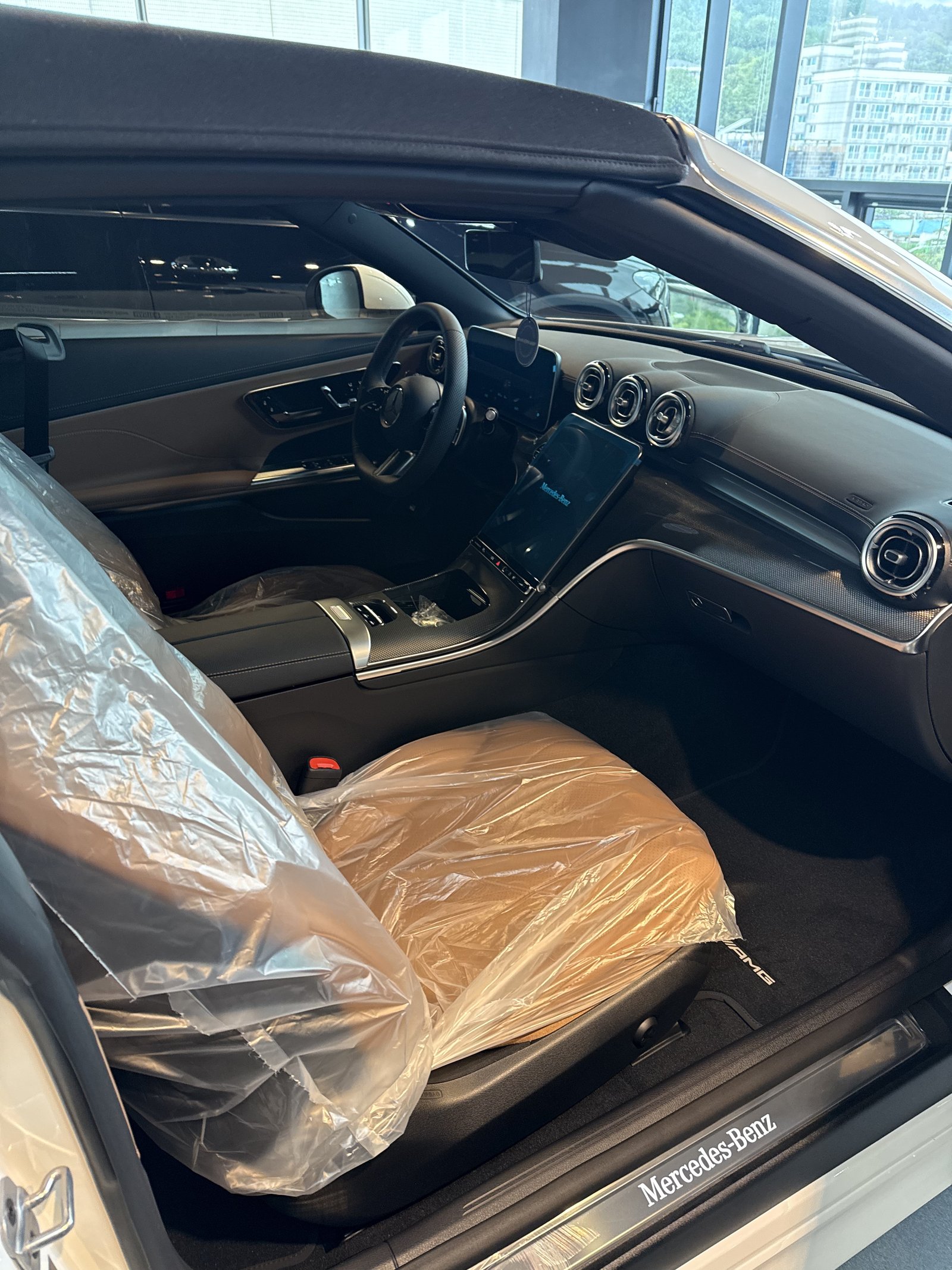 벤츠 CLE200 카브리올레 신차 실내 AMG 매트 - 출고 전 컨디션
