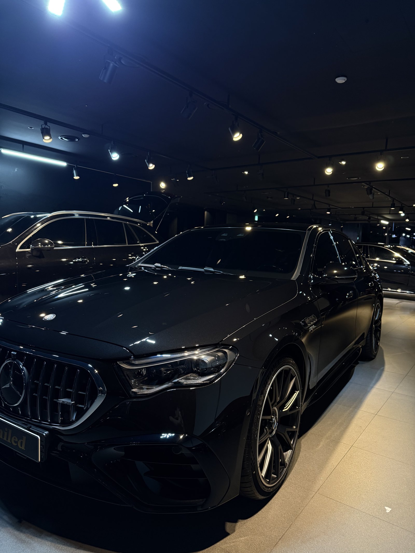 벤츠 AMG E53 검정 전측면 헤드라이트 - 부산 유리막코팅