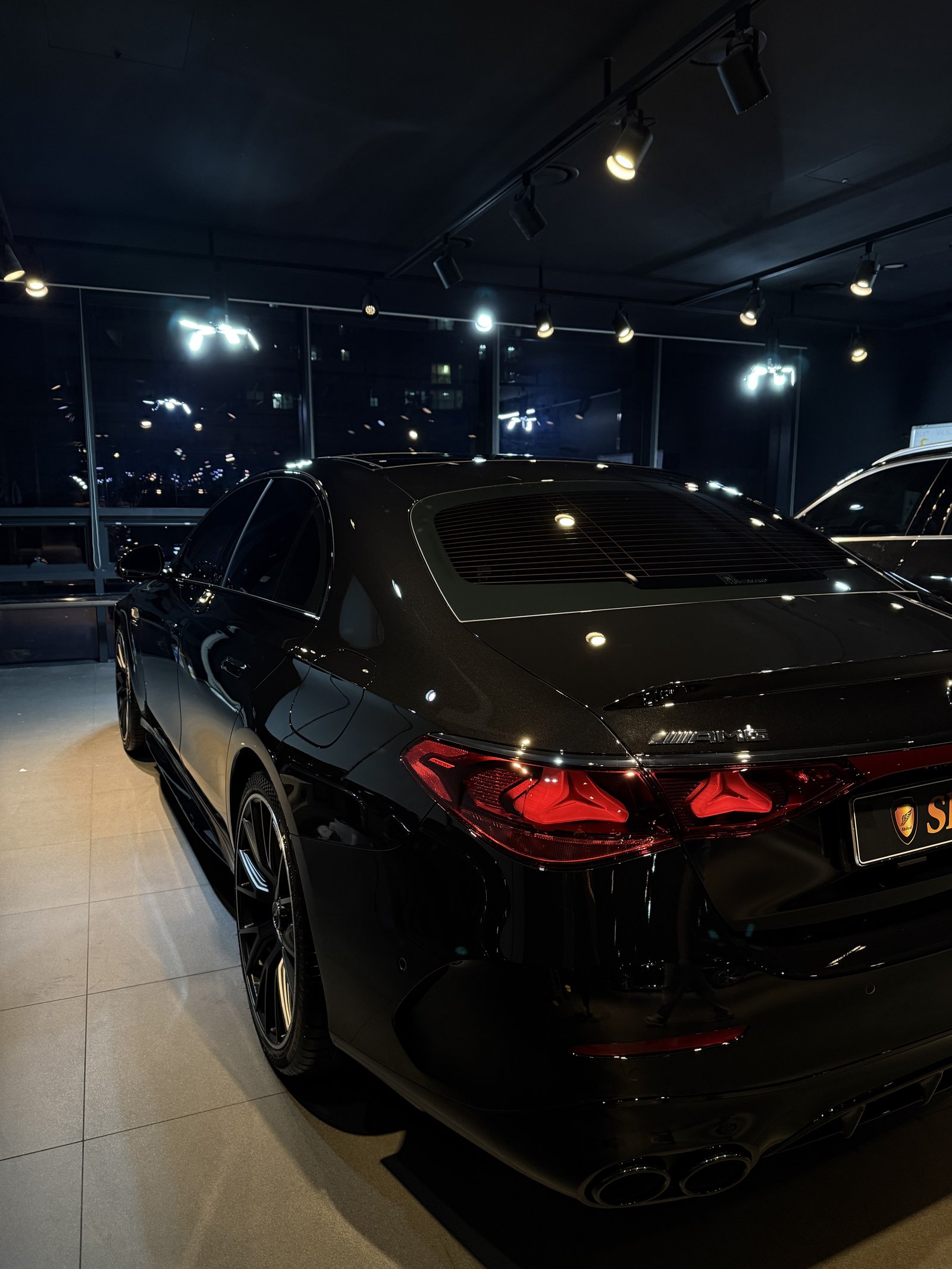 벤츠 AMG E53 검정 신차 리어 콤비램프 디테일 - 부산 유리막코팅