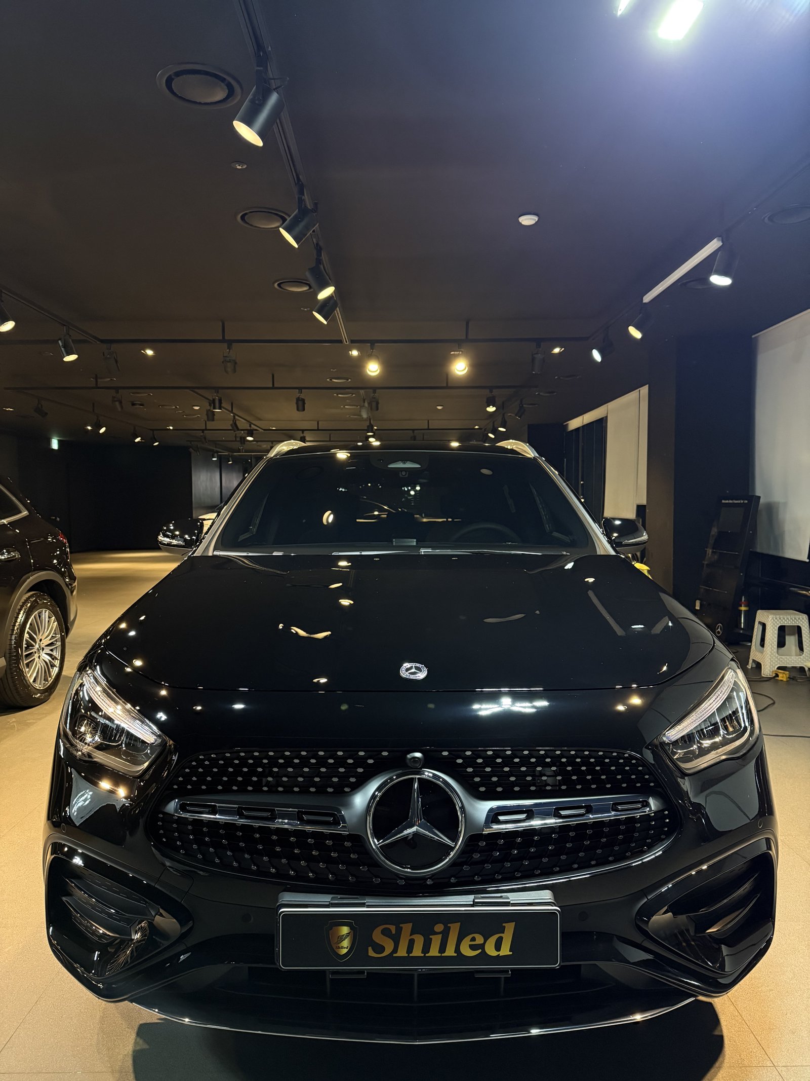 벤츠 GLA250 검정 신차 F5 유리막코팅 - 부산 쉴드광택 전면