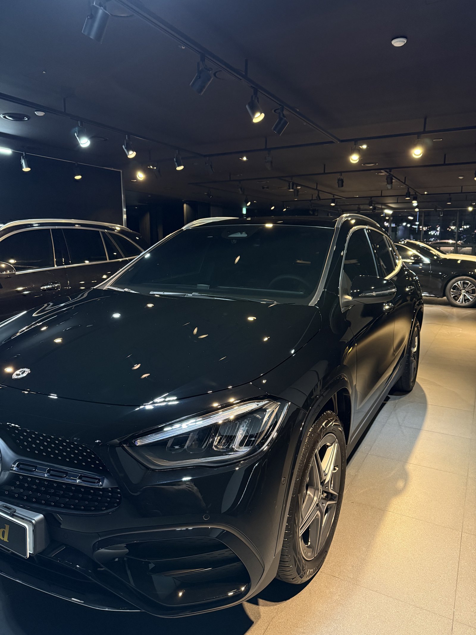 벤츠 GLA250 검정 다이아몬드 그릴 정면 - 부산 유리막코팅