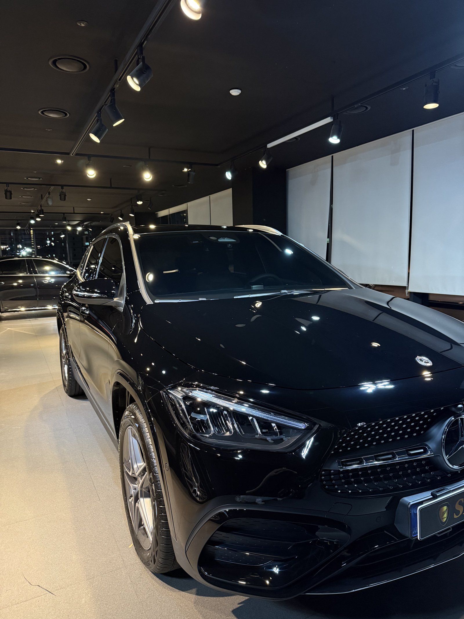 벤츠 GLA250 검정 신차 전측면 - 부산 쉴드광택 신차코팅