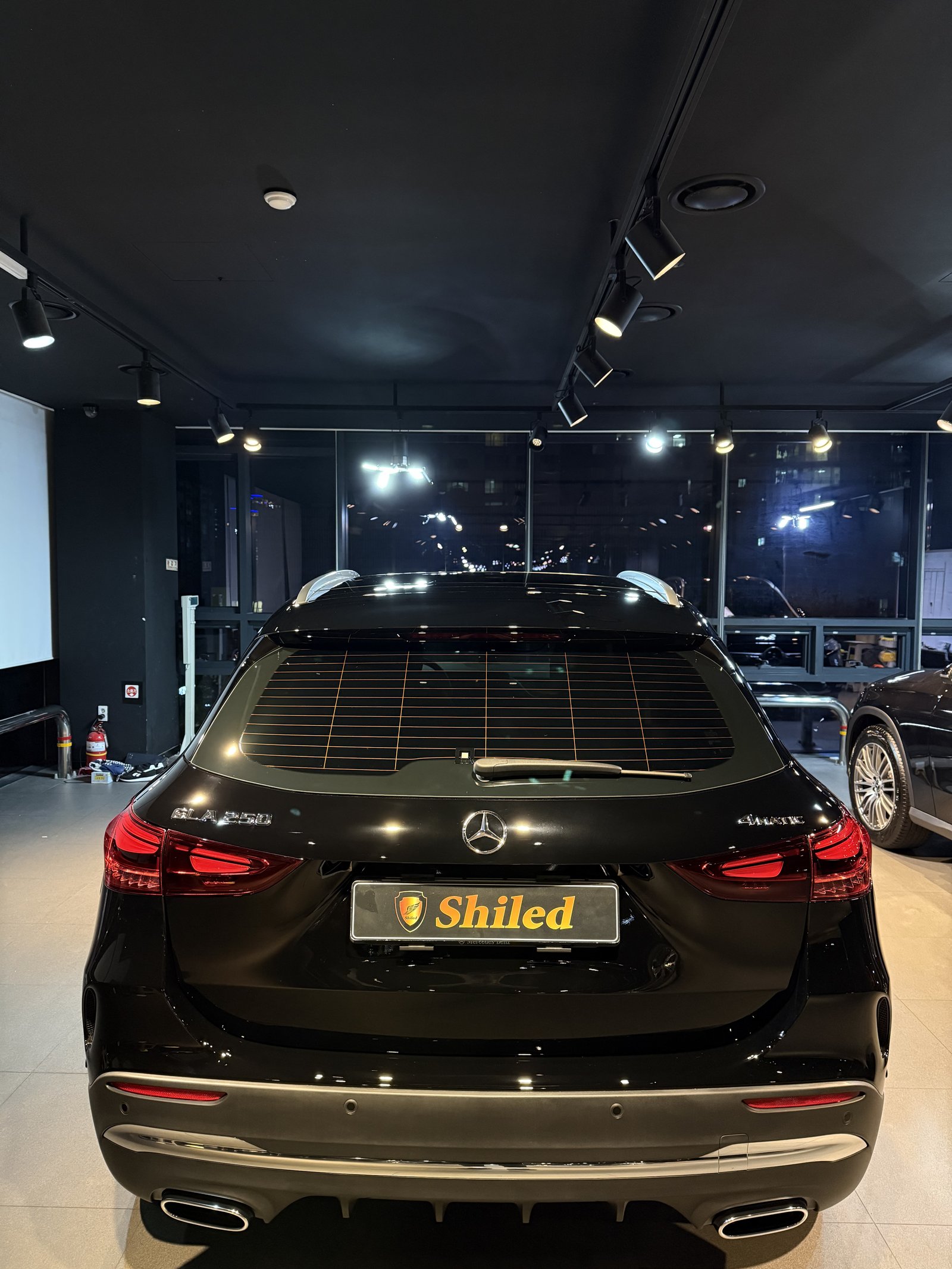 벤츠 GLA250 검정 신차 후면 4MATIC - 부산 쉴드광택 신차코팅