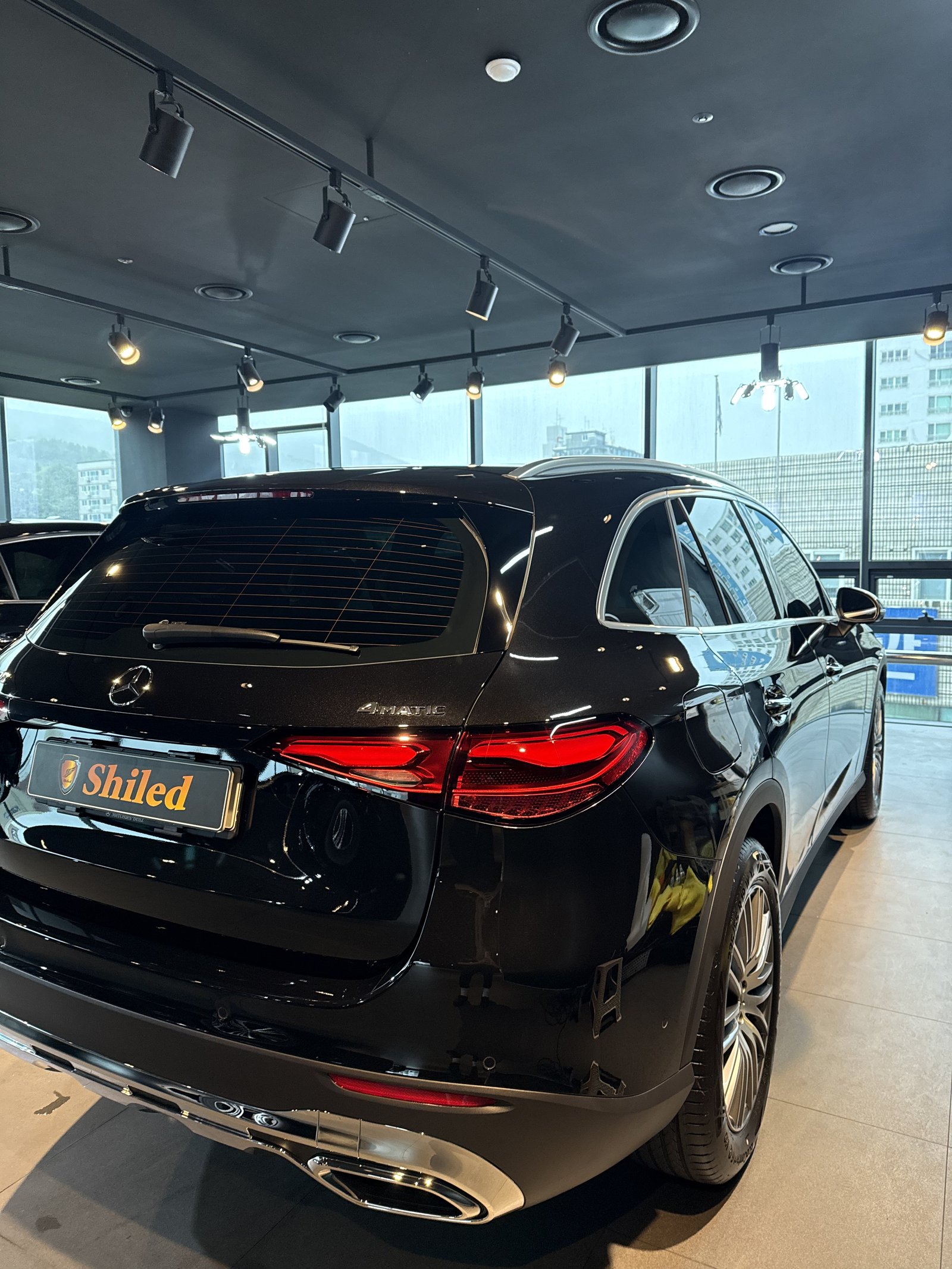 벤츠 GLC300 검정 신차 후측면 테일램프 - 부산 유리막코팅