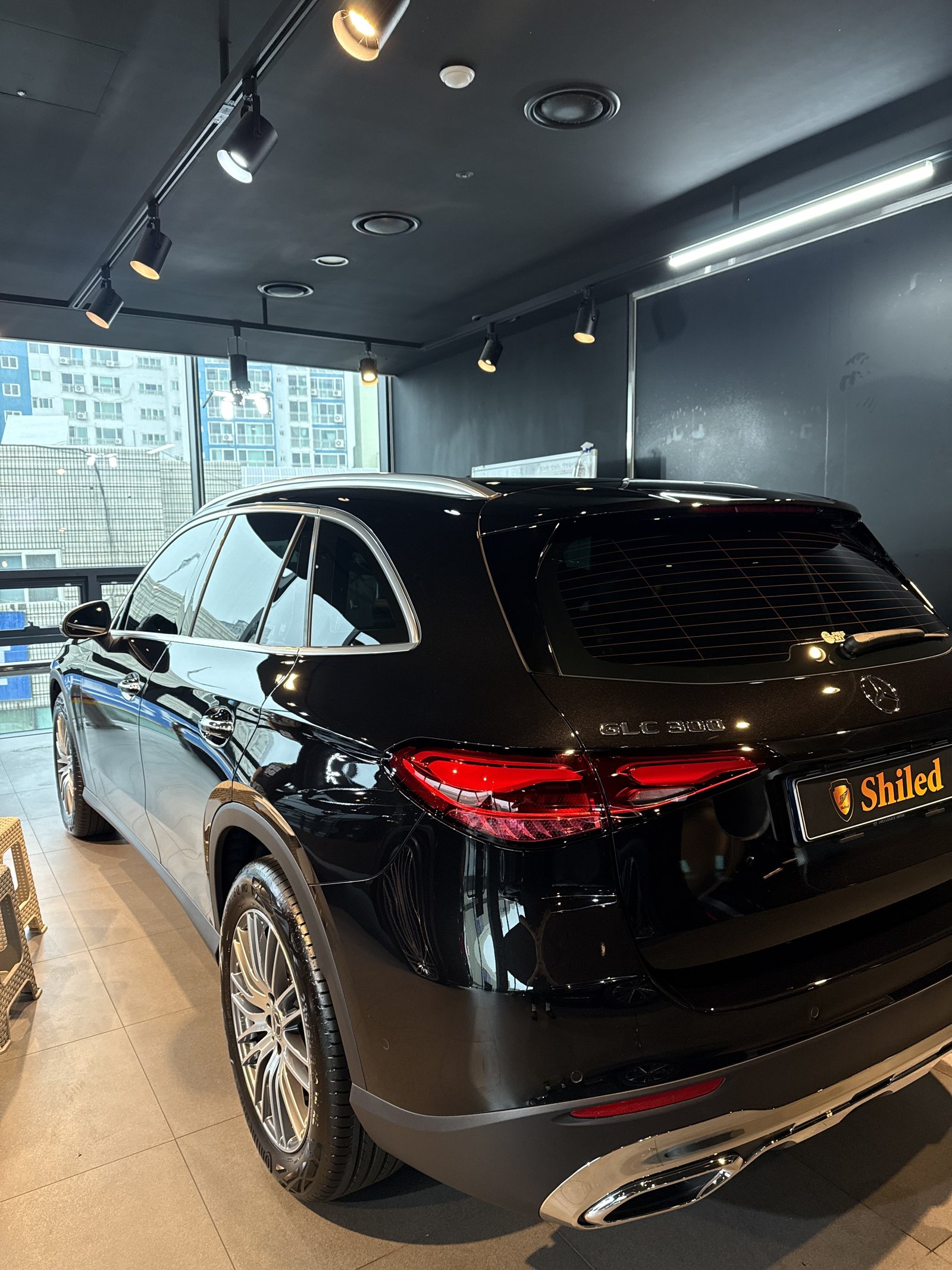 벤츠 GLC300 검정 신차 전측면 헤드램프 - 부산 유리막코팅