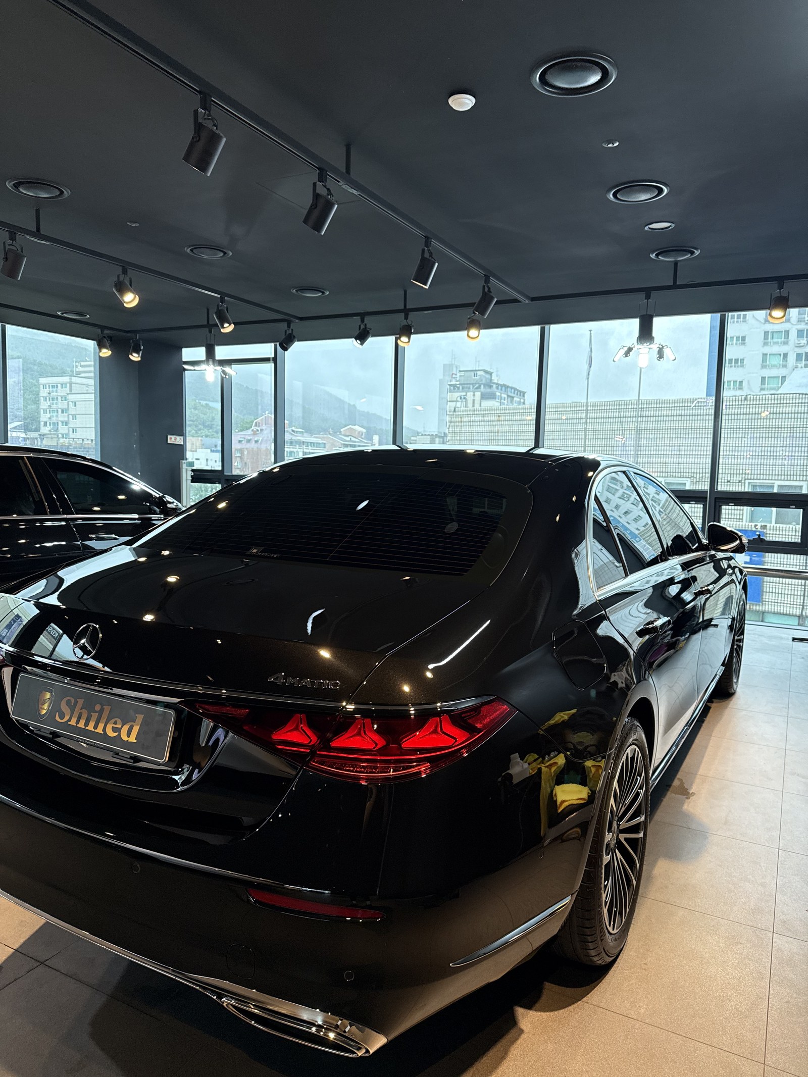 벤츠 S350d 검정 신차 후측면 테일램프 - 부산 쉴드광택