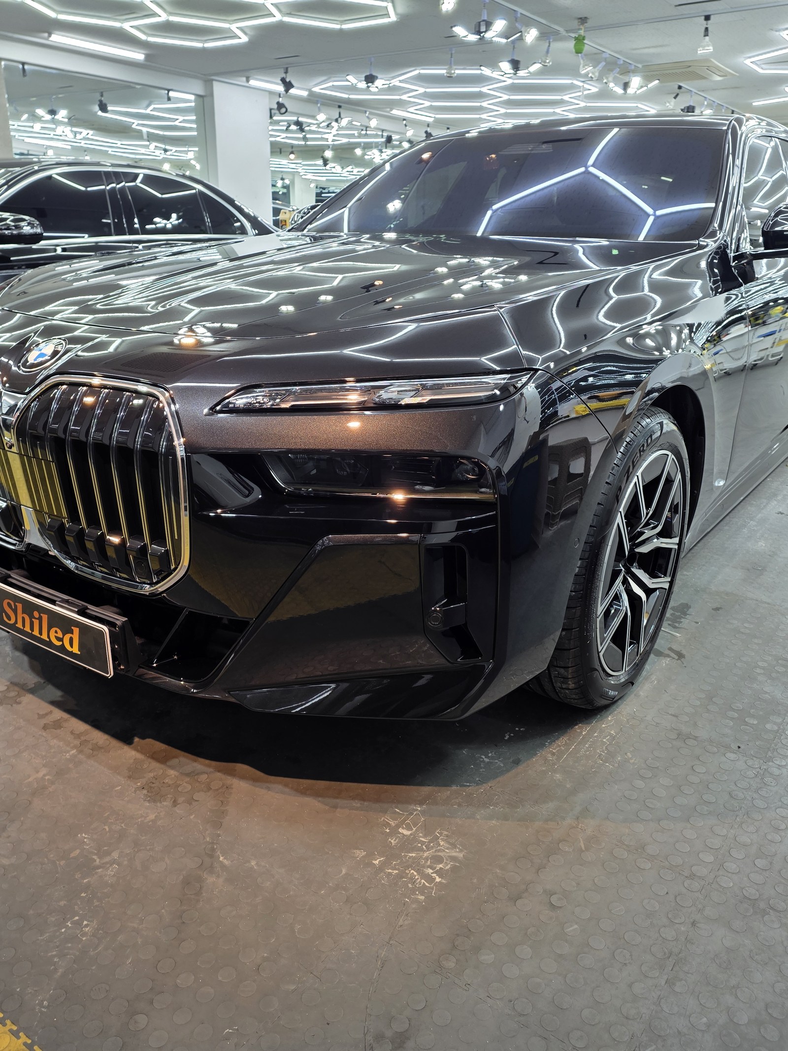 BMW 740d 검정 신차 F5 유리막코팅 - 부산 쉴드광택 전면