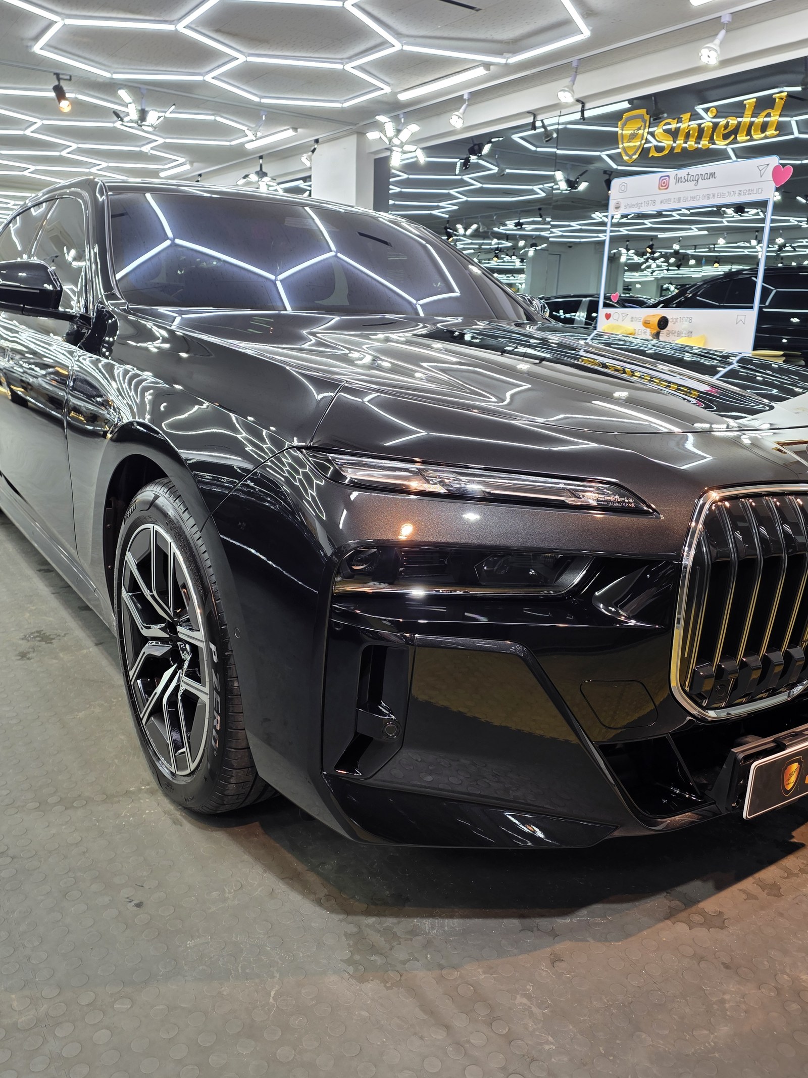 BMW 740d 검정 신차 측후면 - 부산 쉴드광택 신차코팅