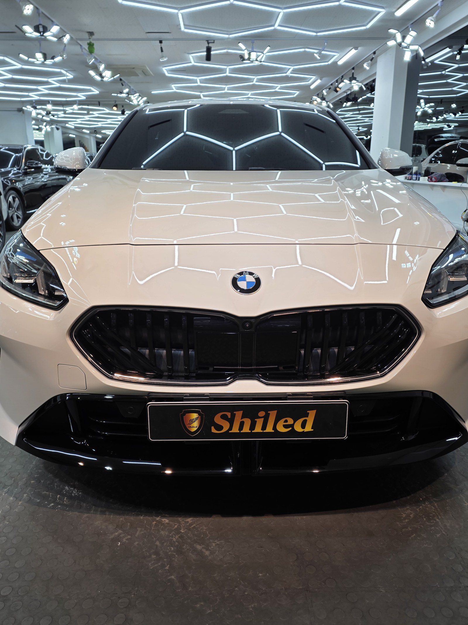 BMW 120 백색 신차 G-PRO 유리막코팅 - 부산 쉴드광택 정면