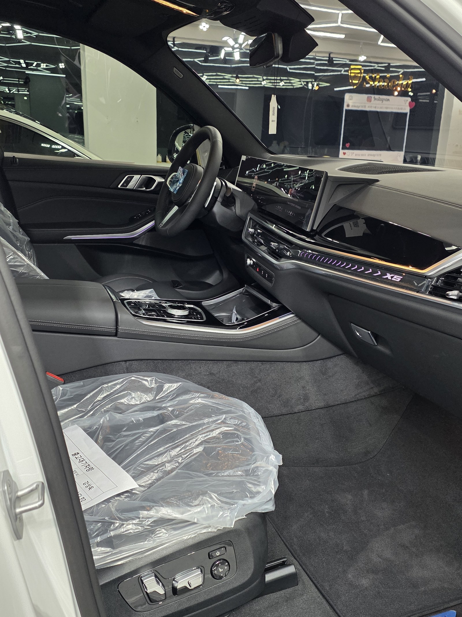 BMW X5 신차 실내 대시보드 - 출고 전 컨디션