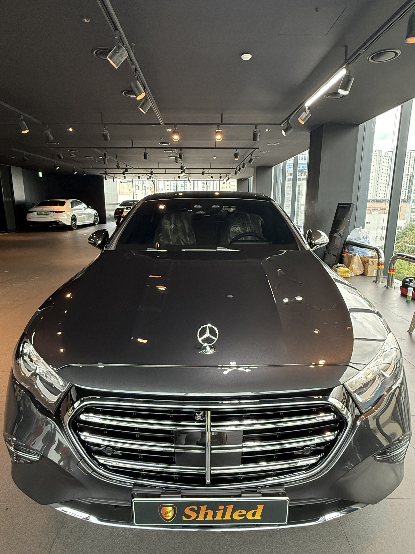 벤츠 E200 그레이 신차 F5 유리막코팅 - 부산 쉴드광택 전면