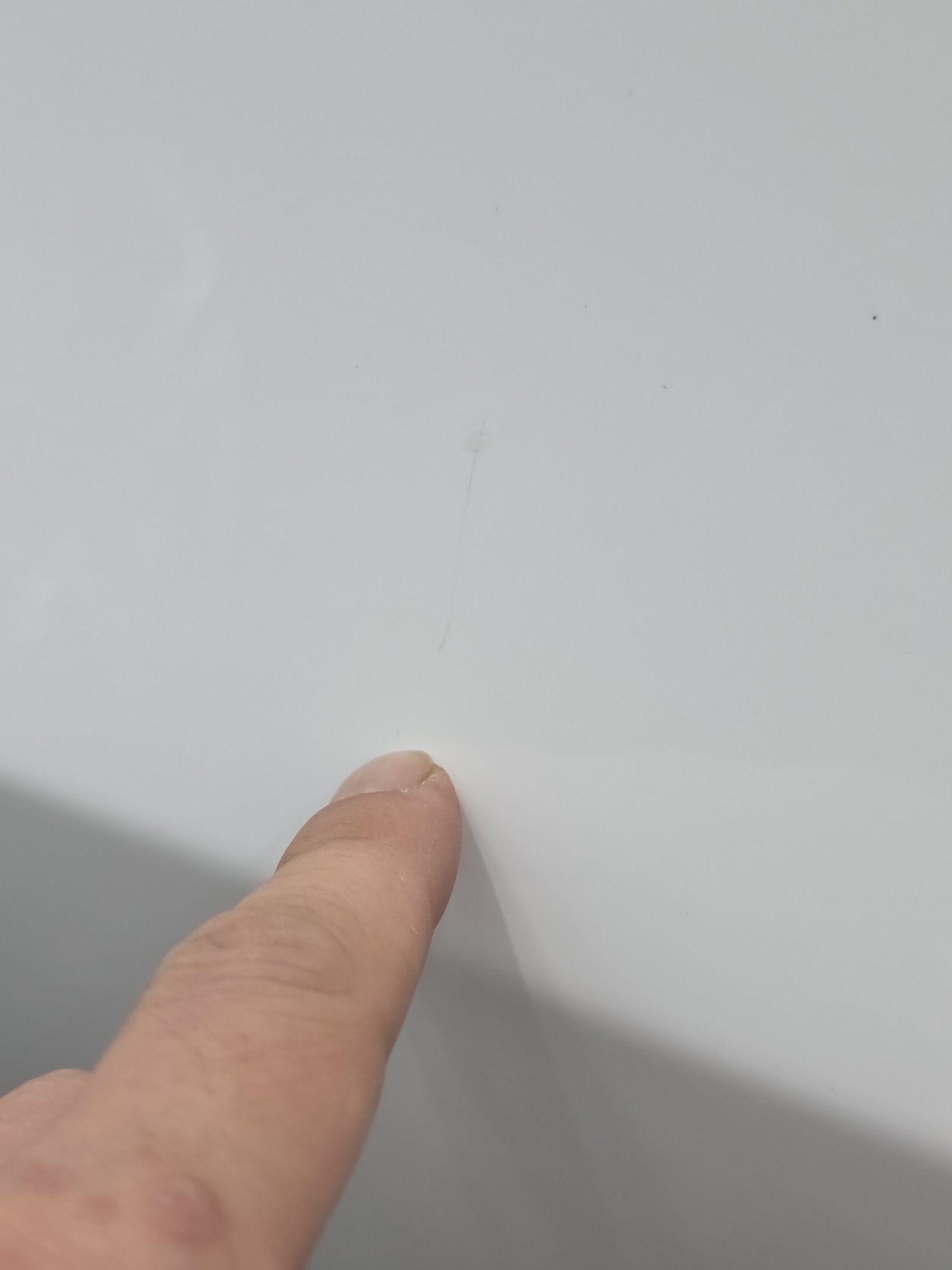 벤츠 E300 백색 리어펜더 광택 후 잔기스 제거된 모습 - 부산 광택