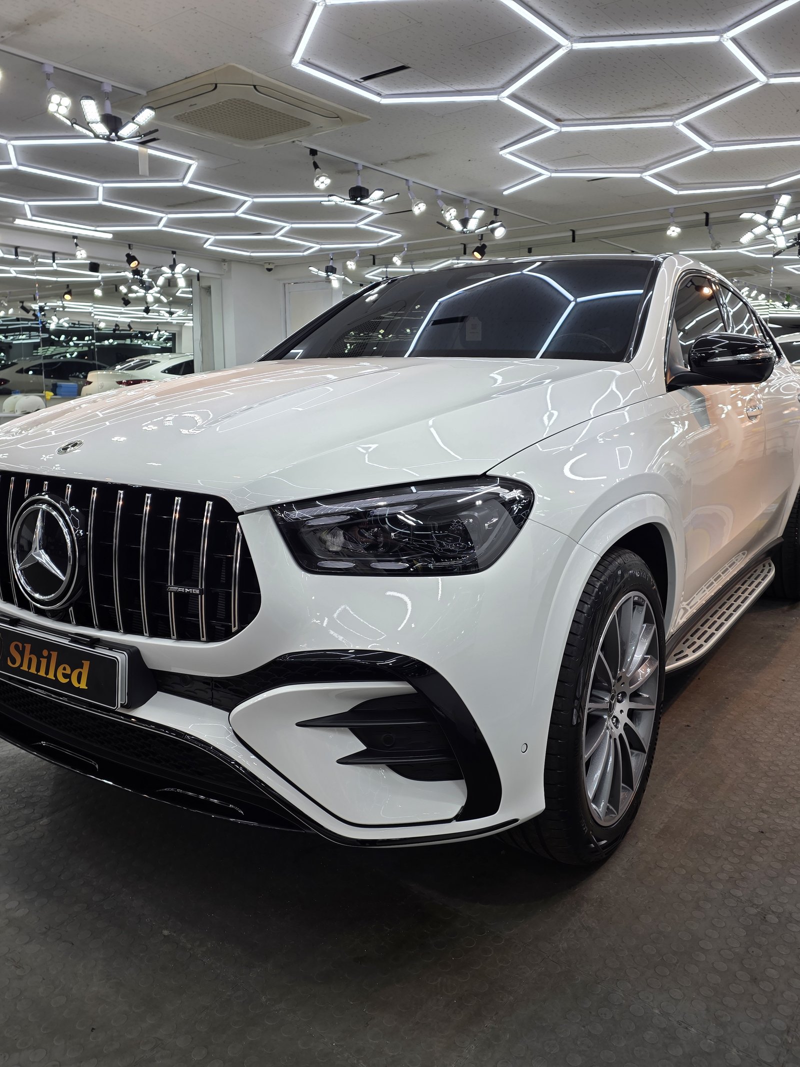 벤츠 GLE450 백색 신차 전측면 앵글 - 부산 유리막코팅
