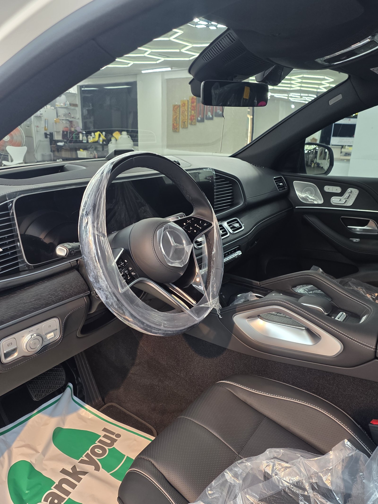벤츠 GLE450 신차 실내 AMG 스티어링 휠 - 출고 전 컨디션