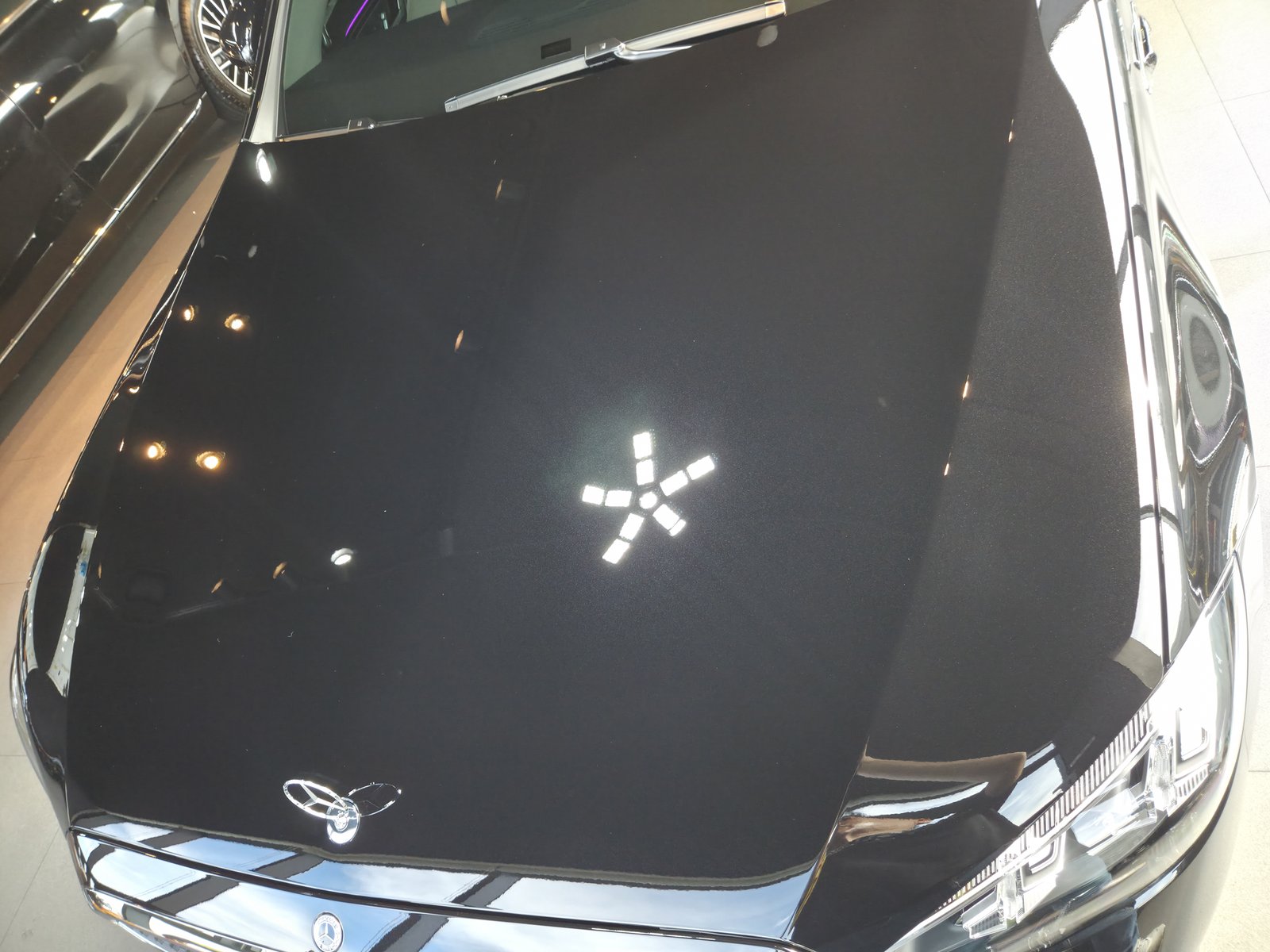 벤츠 S350 검정 신차 후드 리플렉션 클로즈업 - 부산 유리막코팅