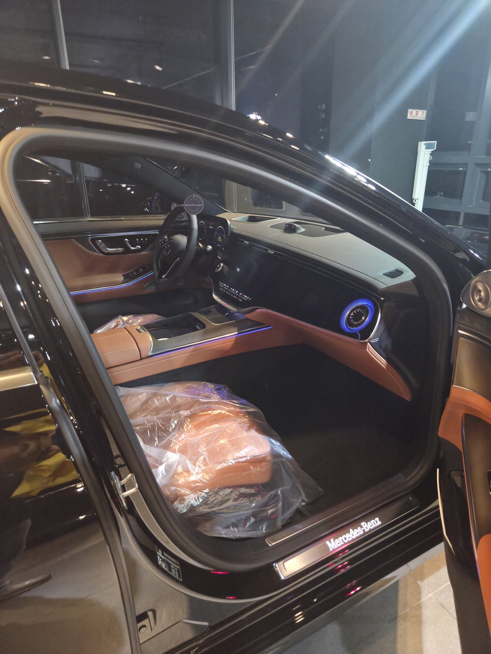 벤츠 S450 신차 실내 도어 트림 - 출고 전 컨디션