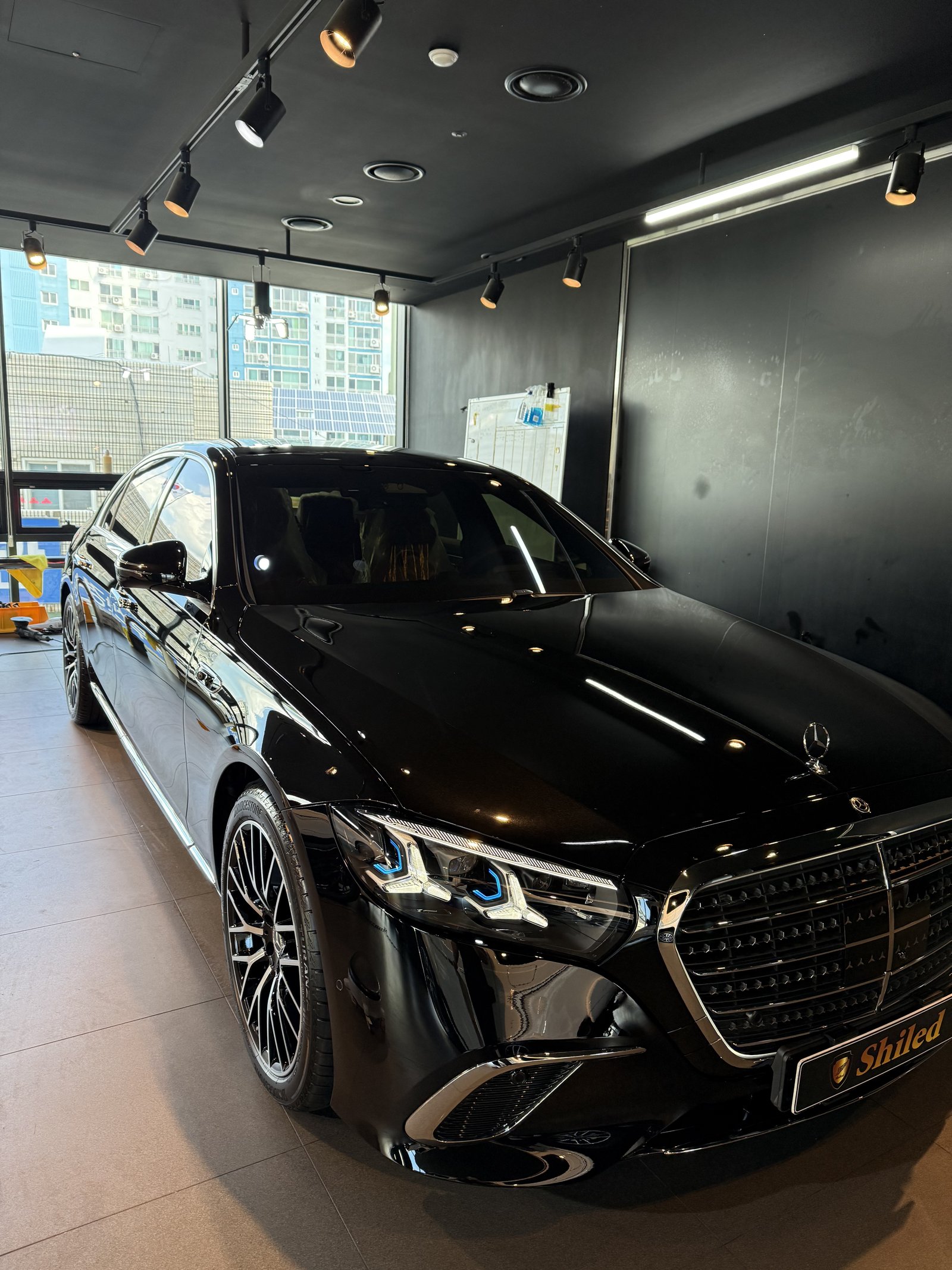 벤츠 S500 검정 신차 프레스티지 그릴 클로즈업 - 부산 유리막코팅