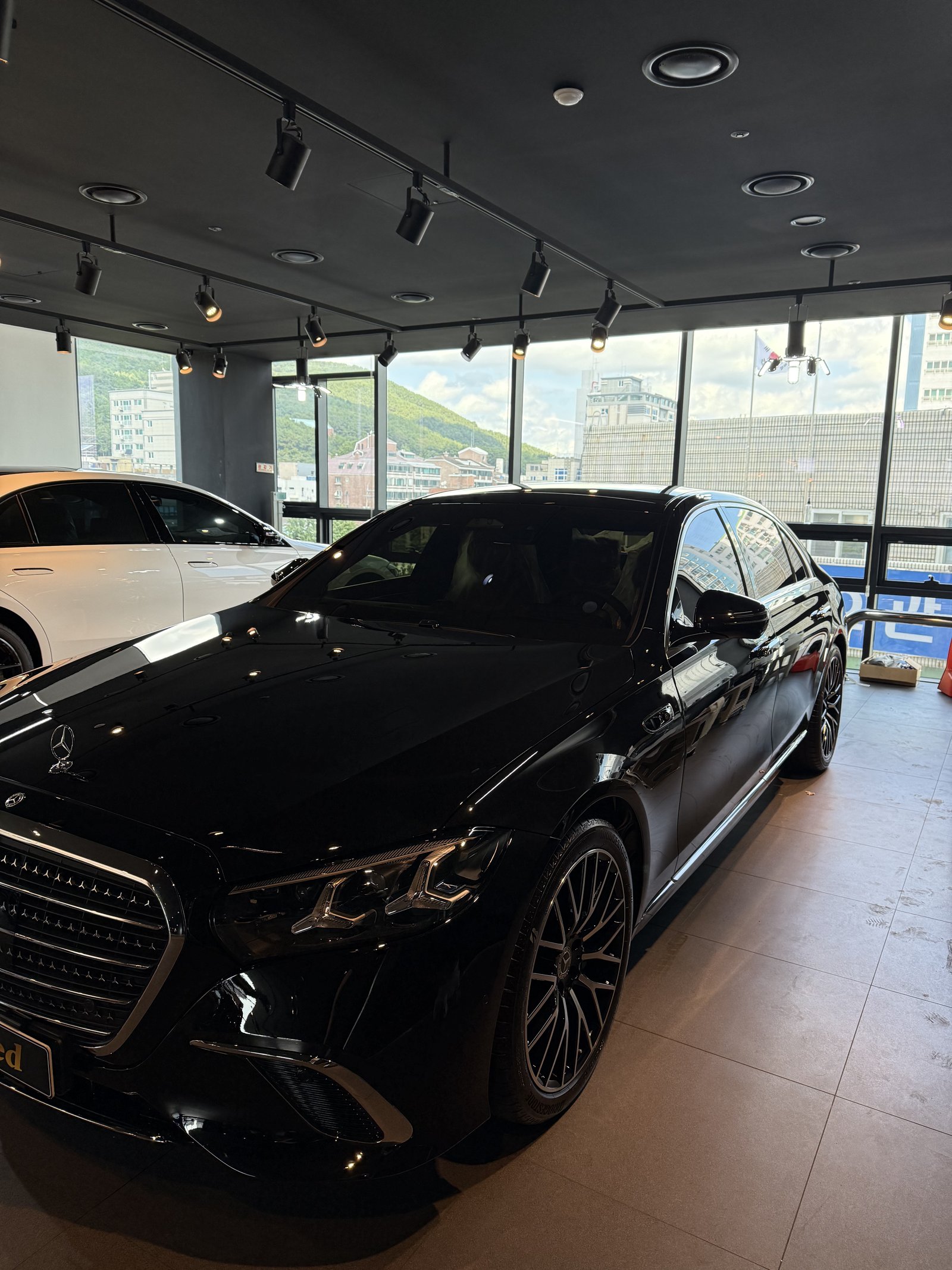 벤츠 S500 검정 신차 전측면 앵글 - 부산 쉴드광택 신차코팅