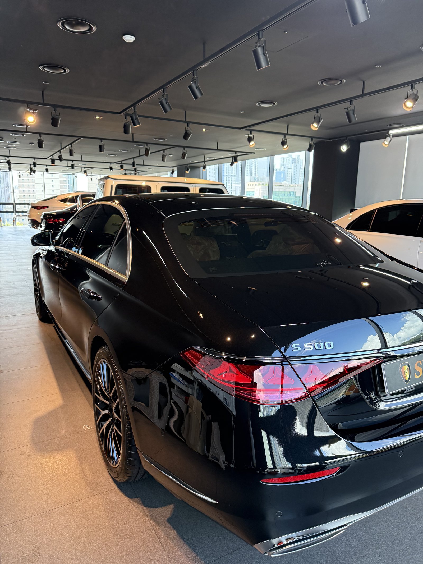 벤츠 S500 검정 신차 후측면 - 부산 유리막코팅