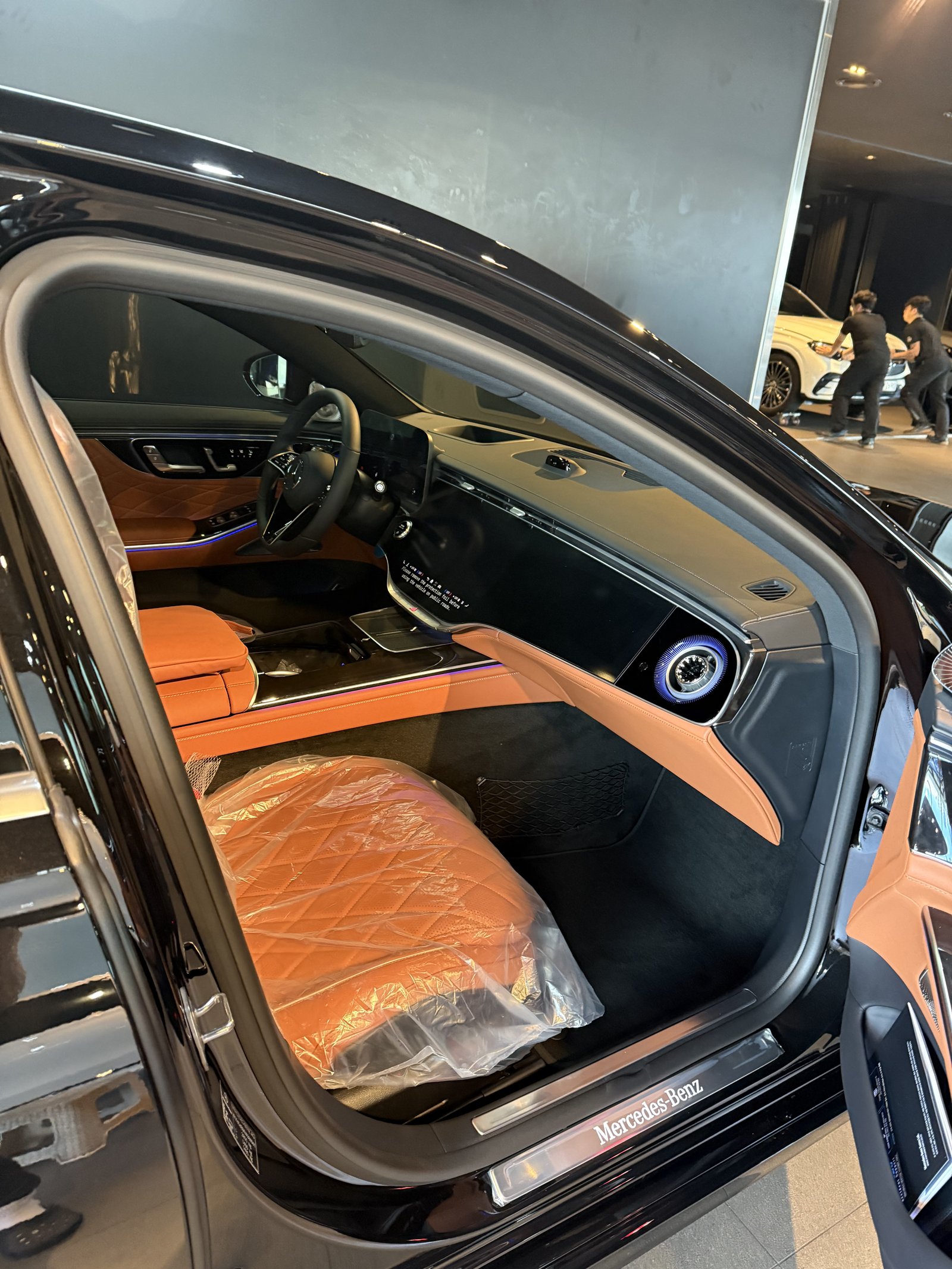 벤츠 S500 신차 실내 도어 트림 - 출고 전 컨디션