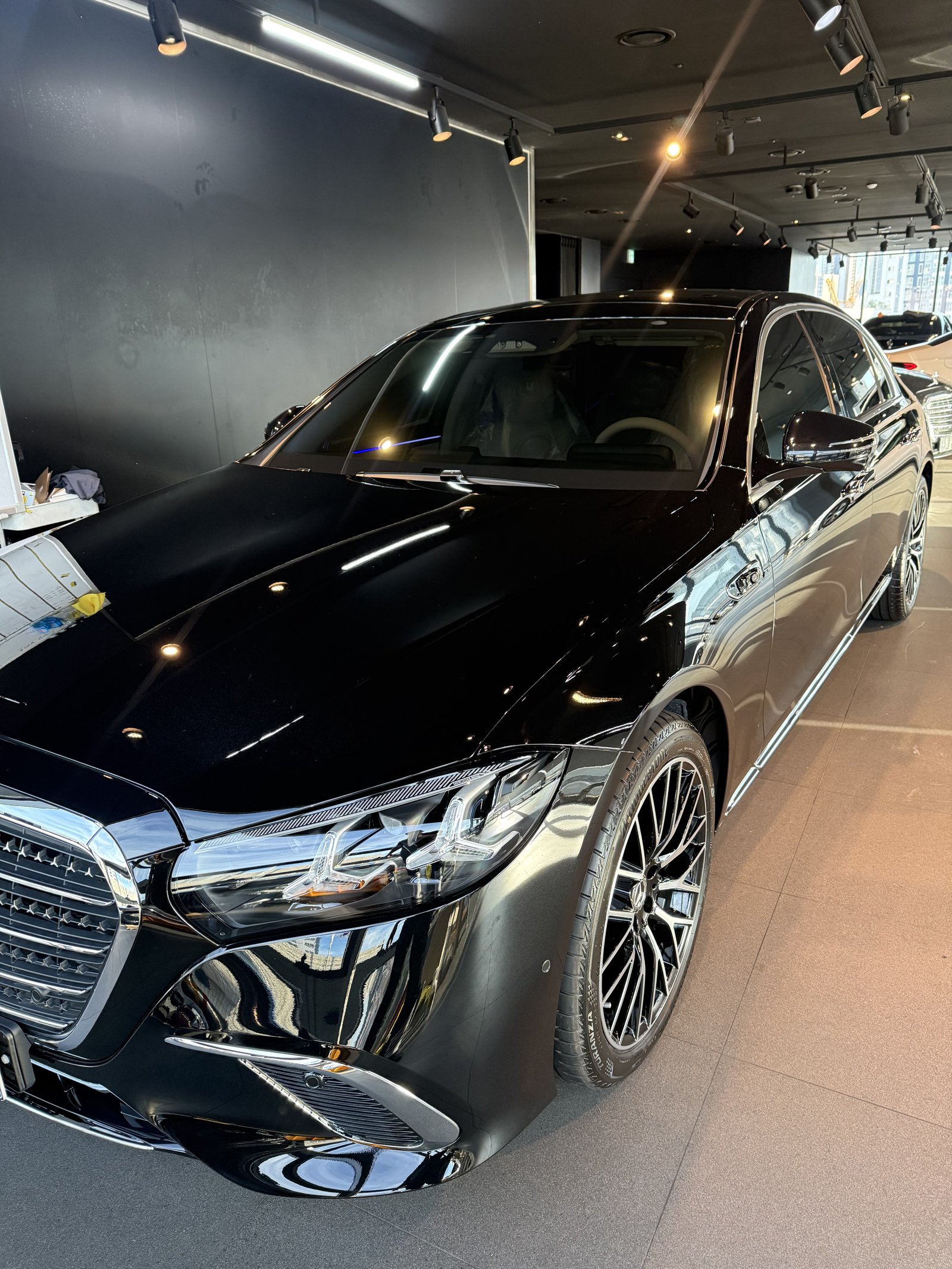 벤츠 S500 검정 신차 전측면 3/4 앵글 - 부산 쉴드광택 신차코팅