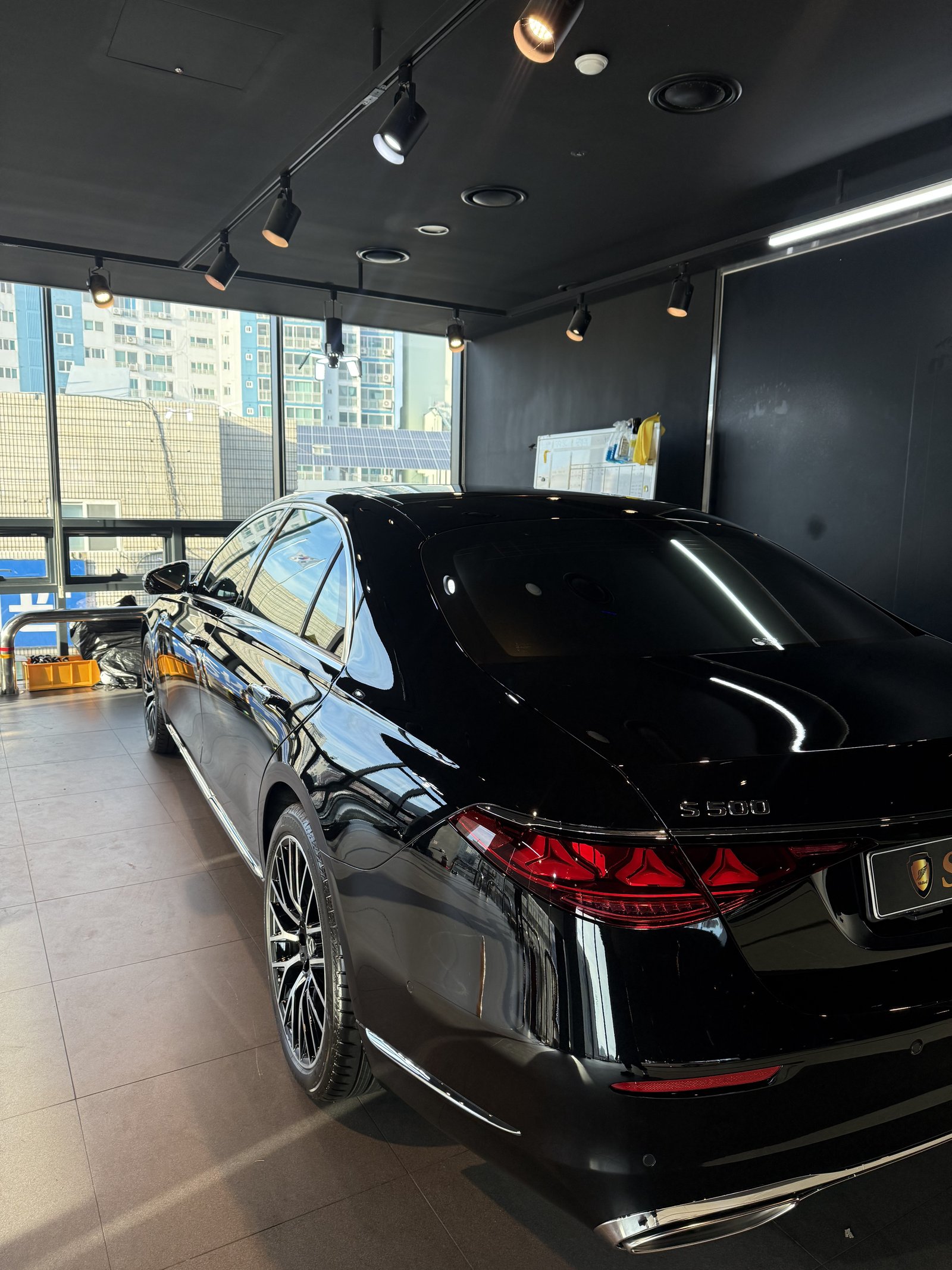 벤츠 S500 검정 신차 후측면 테일램프 - 부산 유리막코팅