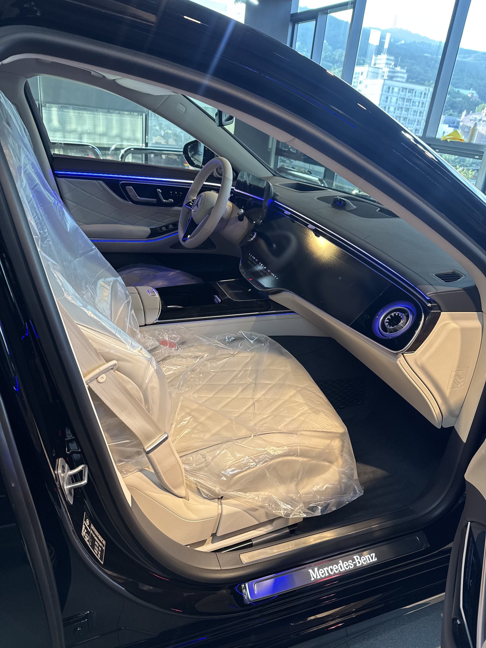 벤츠 S500 신차 실내 도어 트림 - 출고 전 컨디션