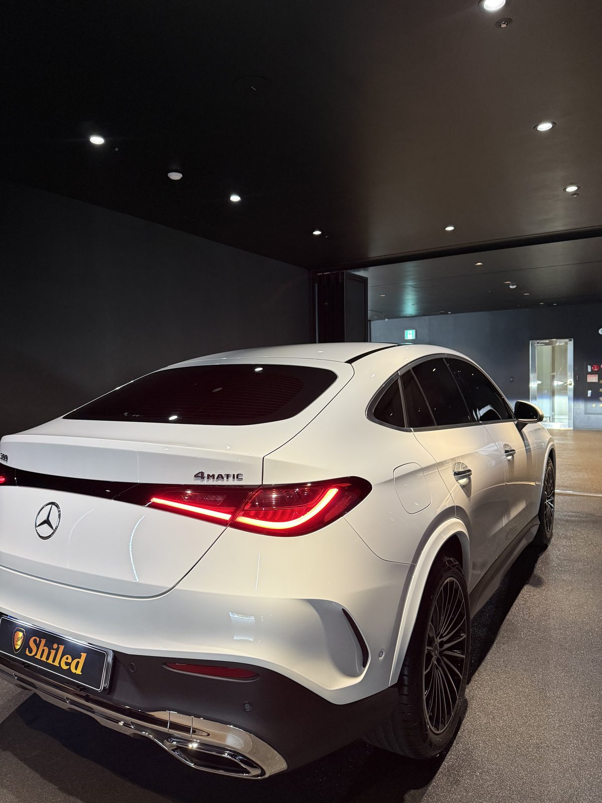 벤츠 GLC300 쿠페 백색 신차 후면 - 부산 쉴드광택 신차코팅