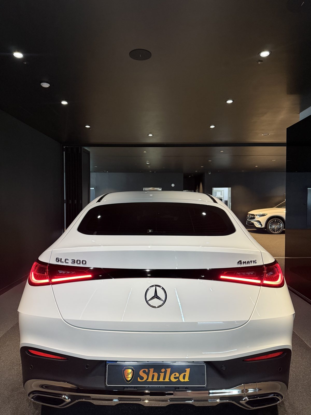벤츠 GLC300 쿠페 백색 신차 후면 테일램프 - 부산 쉴드광택 신차코팅