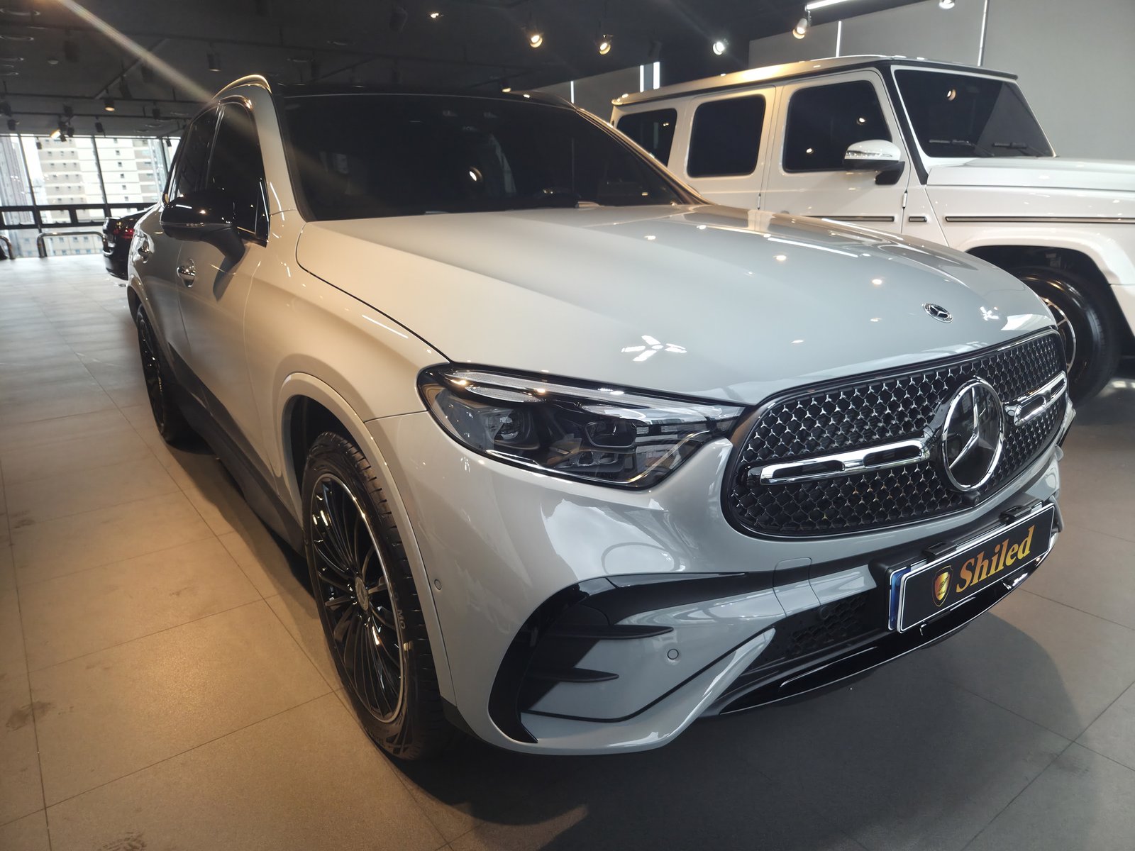벤츠 GLC300 연그레이 신차 전측면 - 부산 유리막코팅