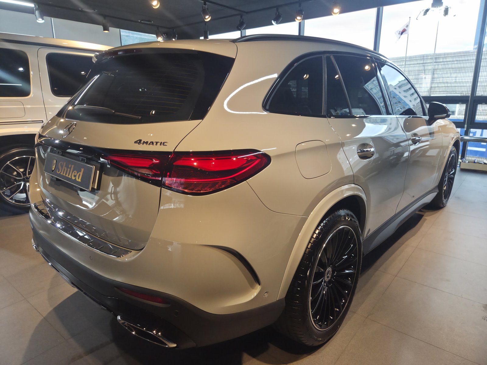 벤츠 GLC300 연그레이 신차 후면 - 부산 쉴드광택 신차코팅
