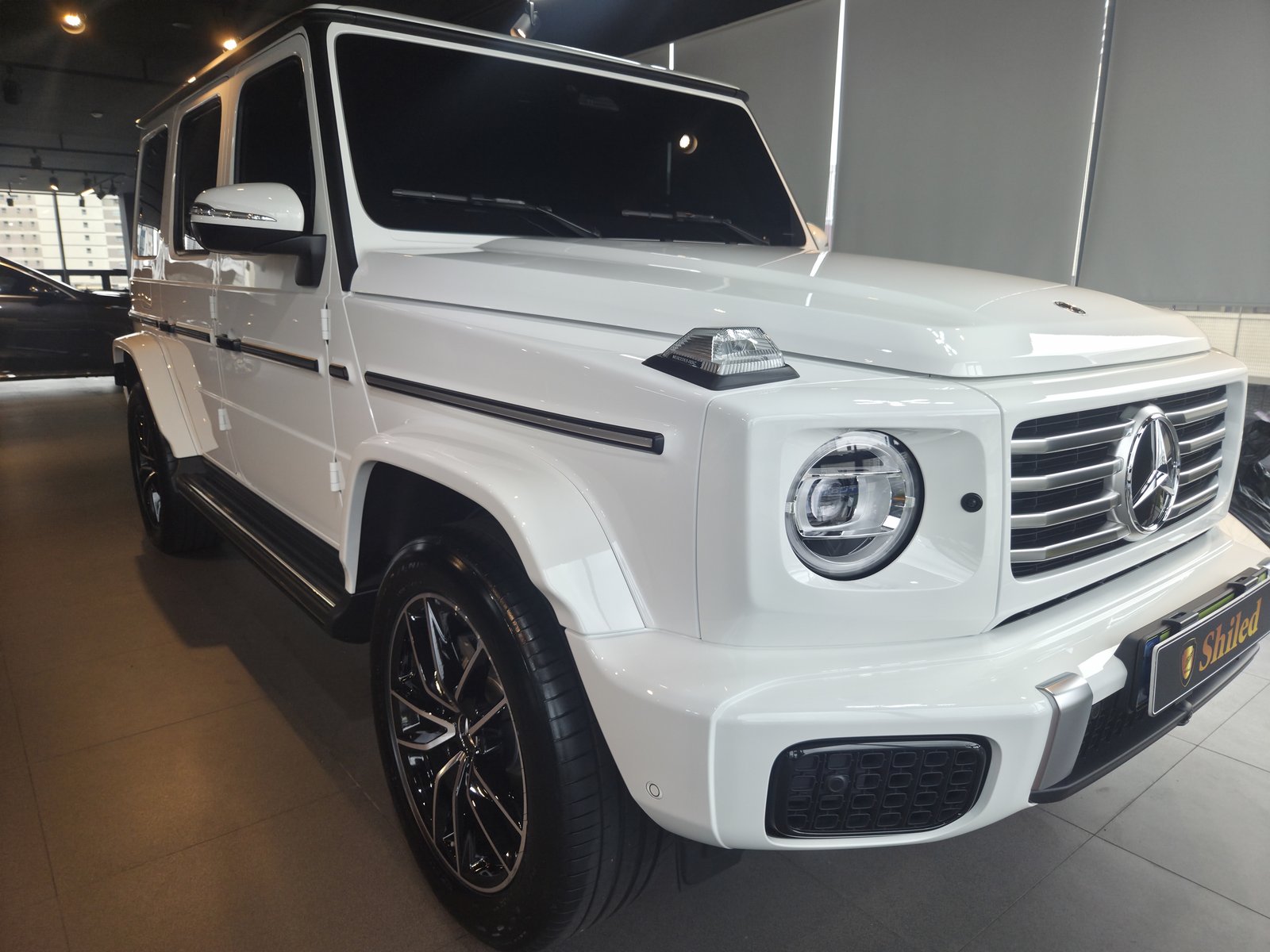 벤츠 G450 백색 신차 전측면 - 부산 유리막코팅