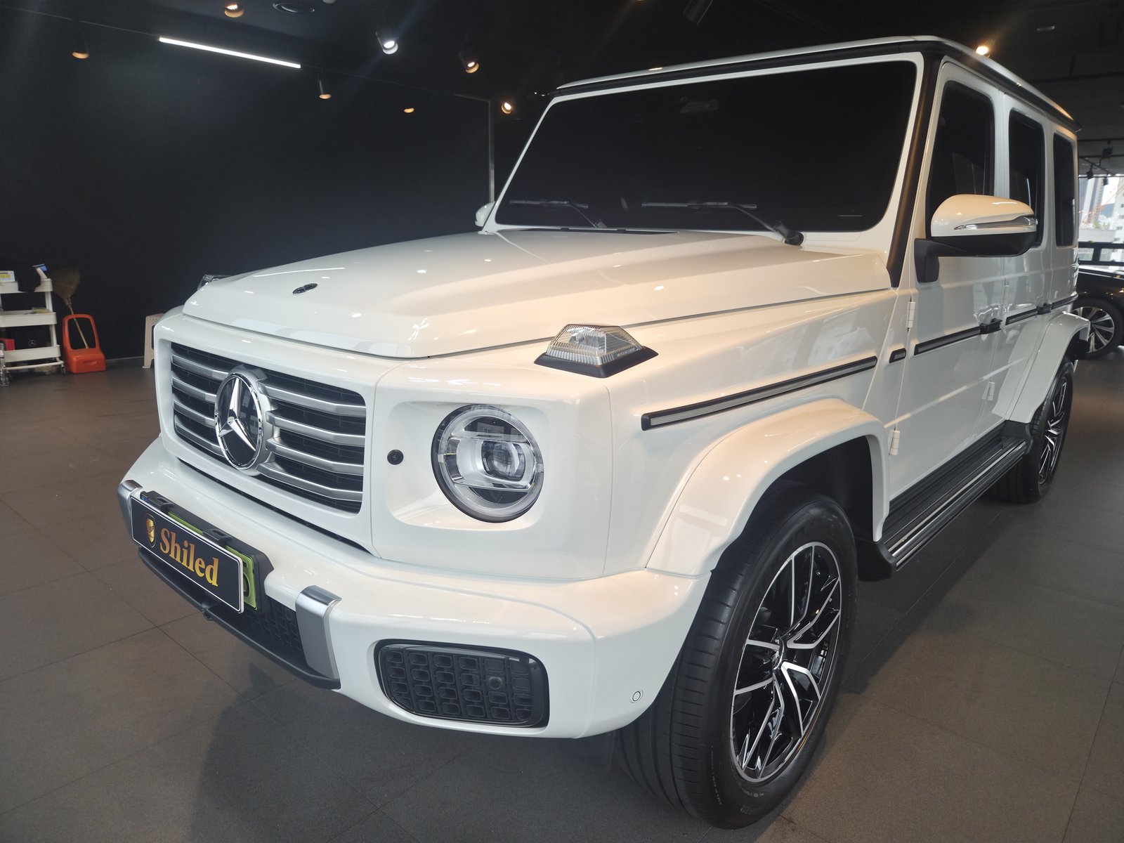 벤츠 G450 백색 신차 정면 그릴 - 부산 유리막코팅