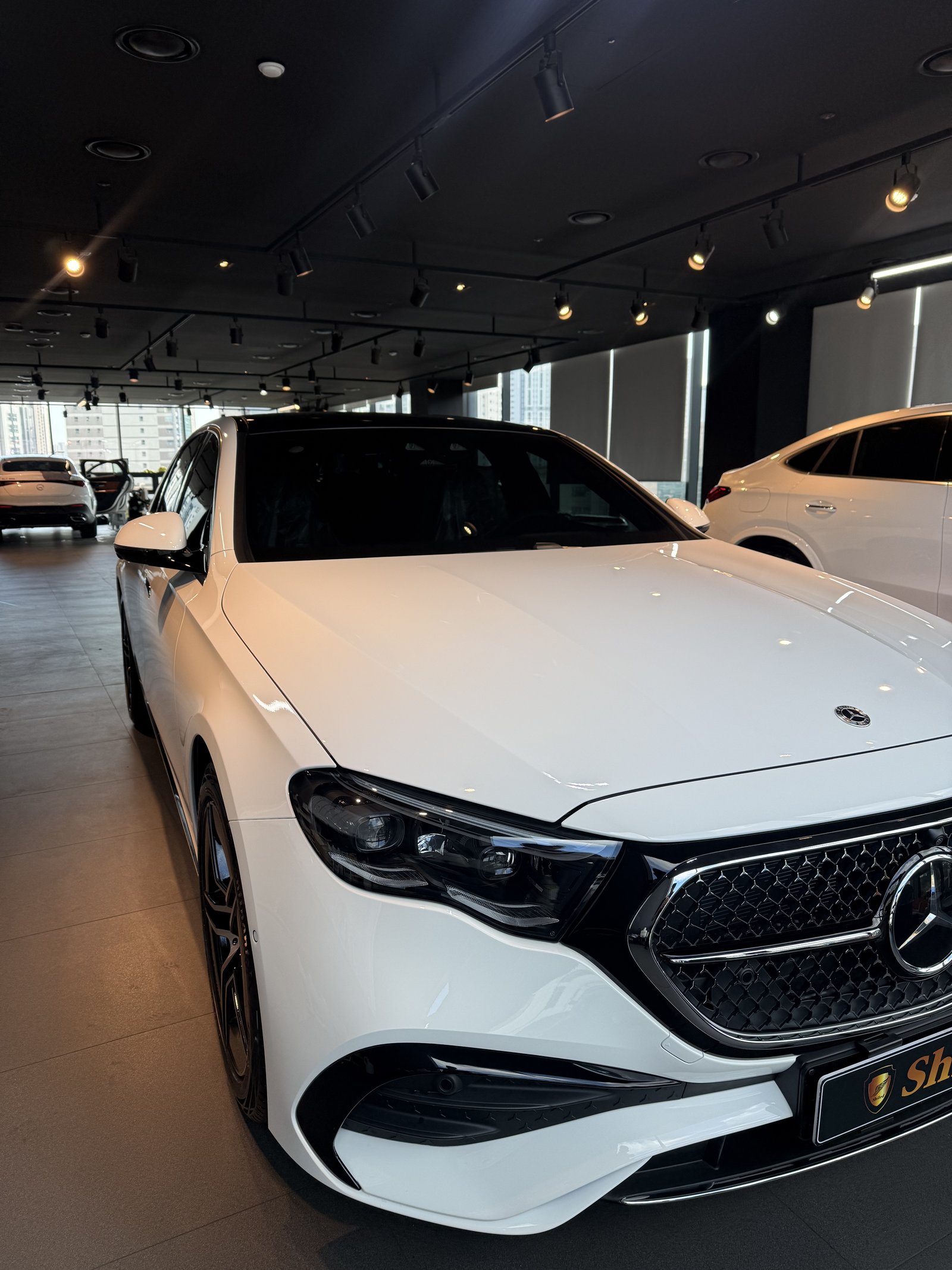벤츠 E300 AMG 백색 신차 전측면 다이아몬드 그릴 - 부산 유리막코팅