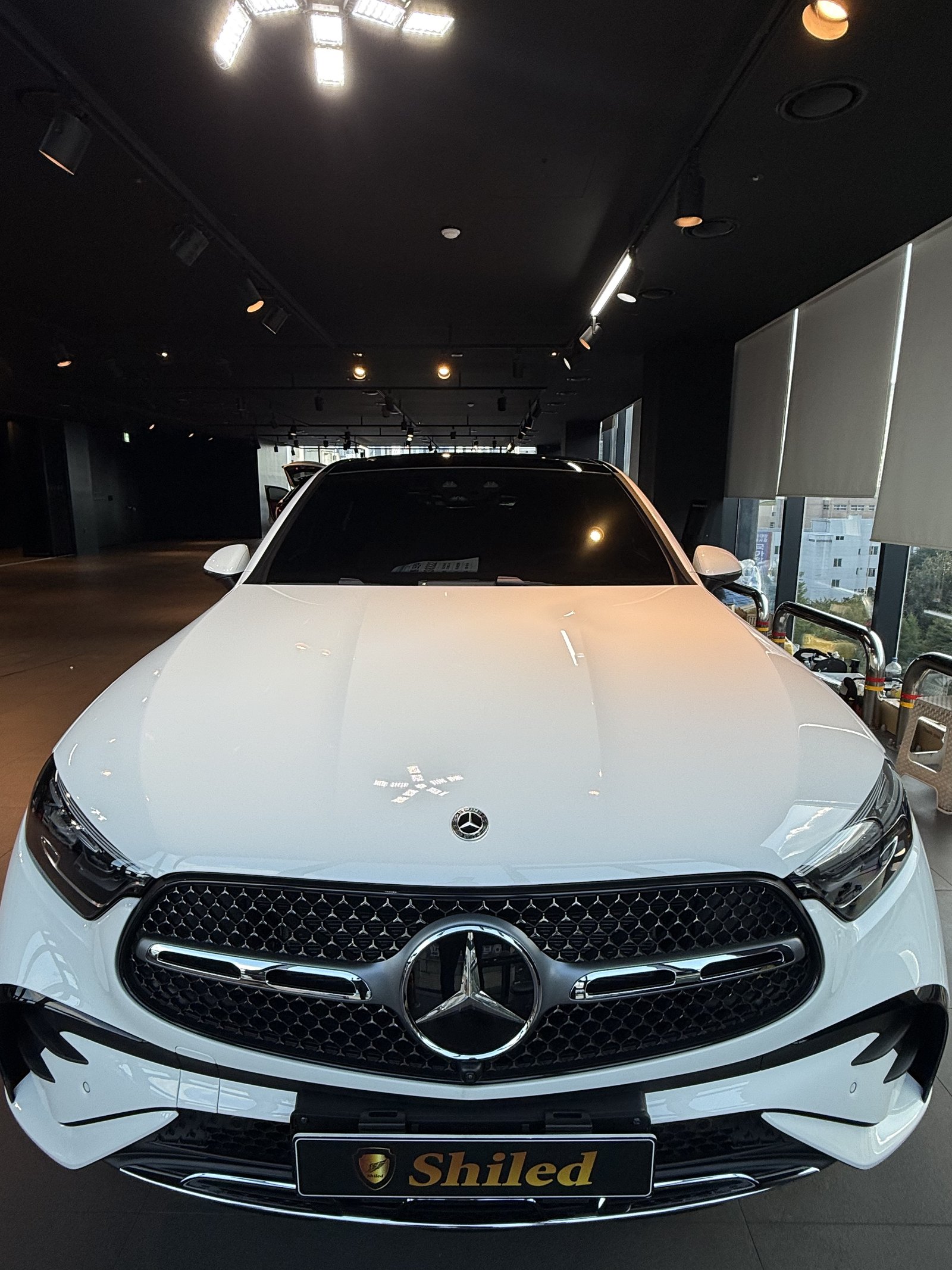 벤츠 GLC300 쿠페 AMG 백색 신차 F5 유리막코팅 - 부산 쉴드광택 전면