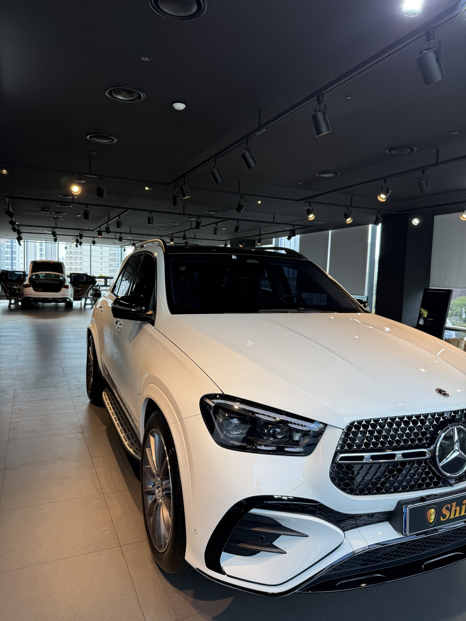 벤츠 GLE450 백색 신차 전측면 - 부산 유리막코팅