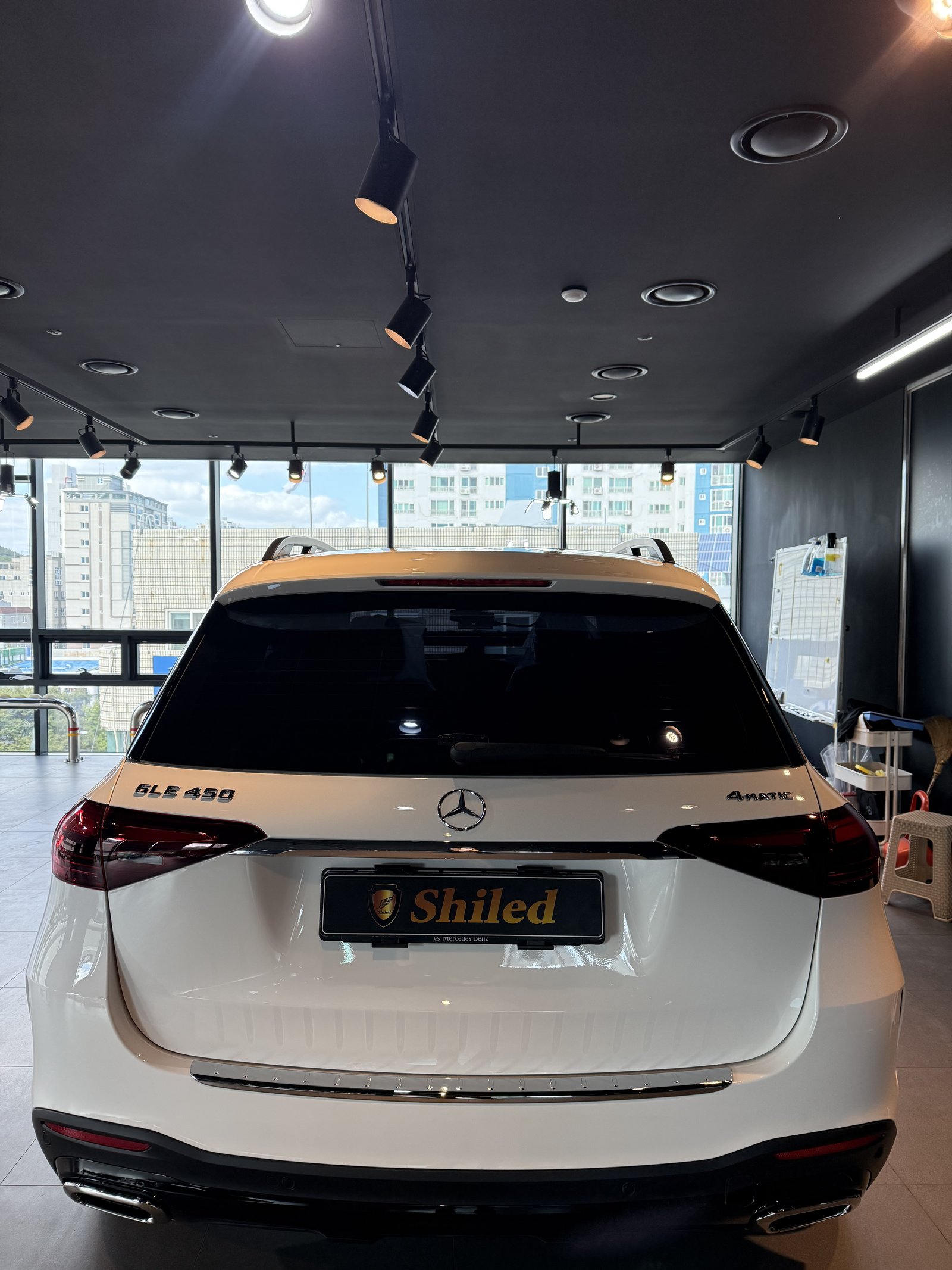 벤츠 GLE450 백색 신차 후면 GLE450 배지 - 부산 유리막코팅