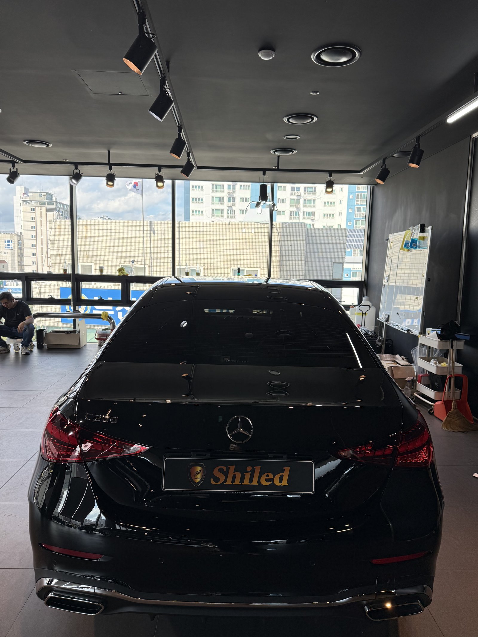 벤츠 C200 AMG 검정 신차 후면 C200 배지 - 부산 유리막코팅